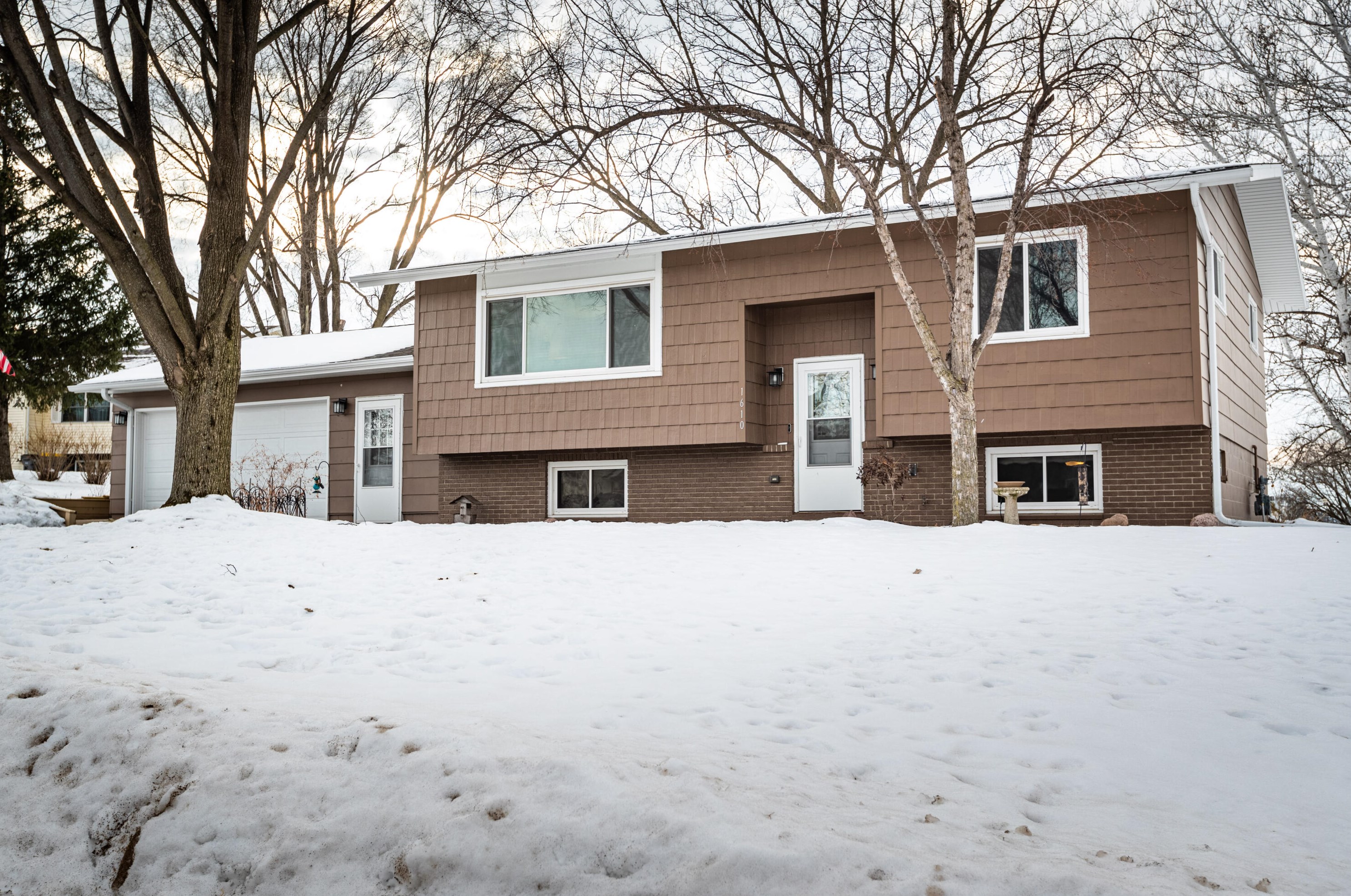1610 Cliffview Dr, Holmen, WI 54636
