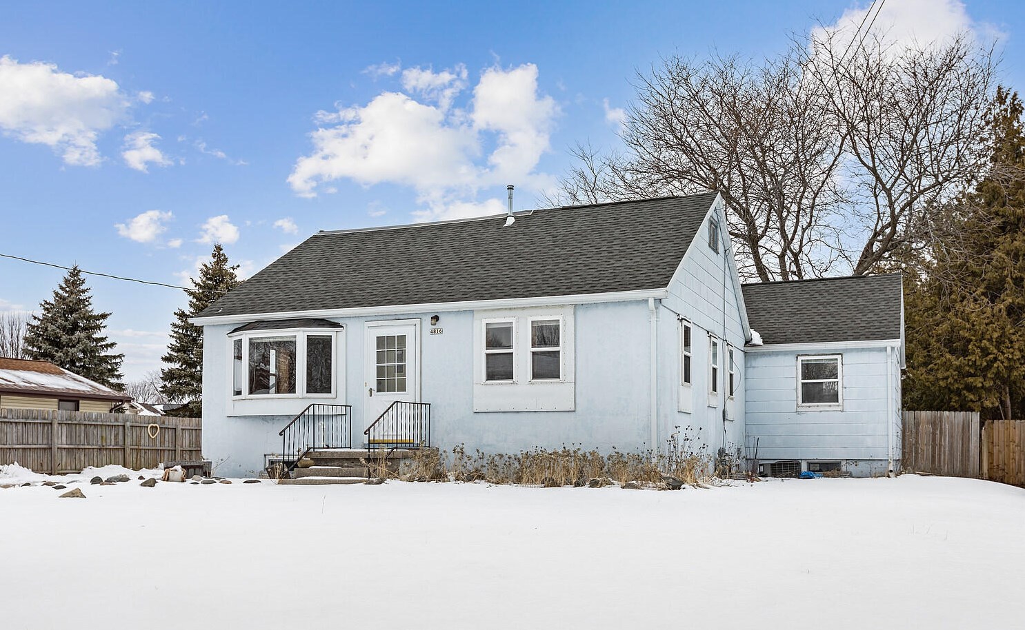 4816 Sunset Rd, Manitowoc, WI 54220