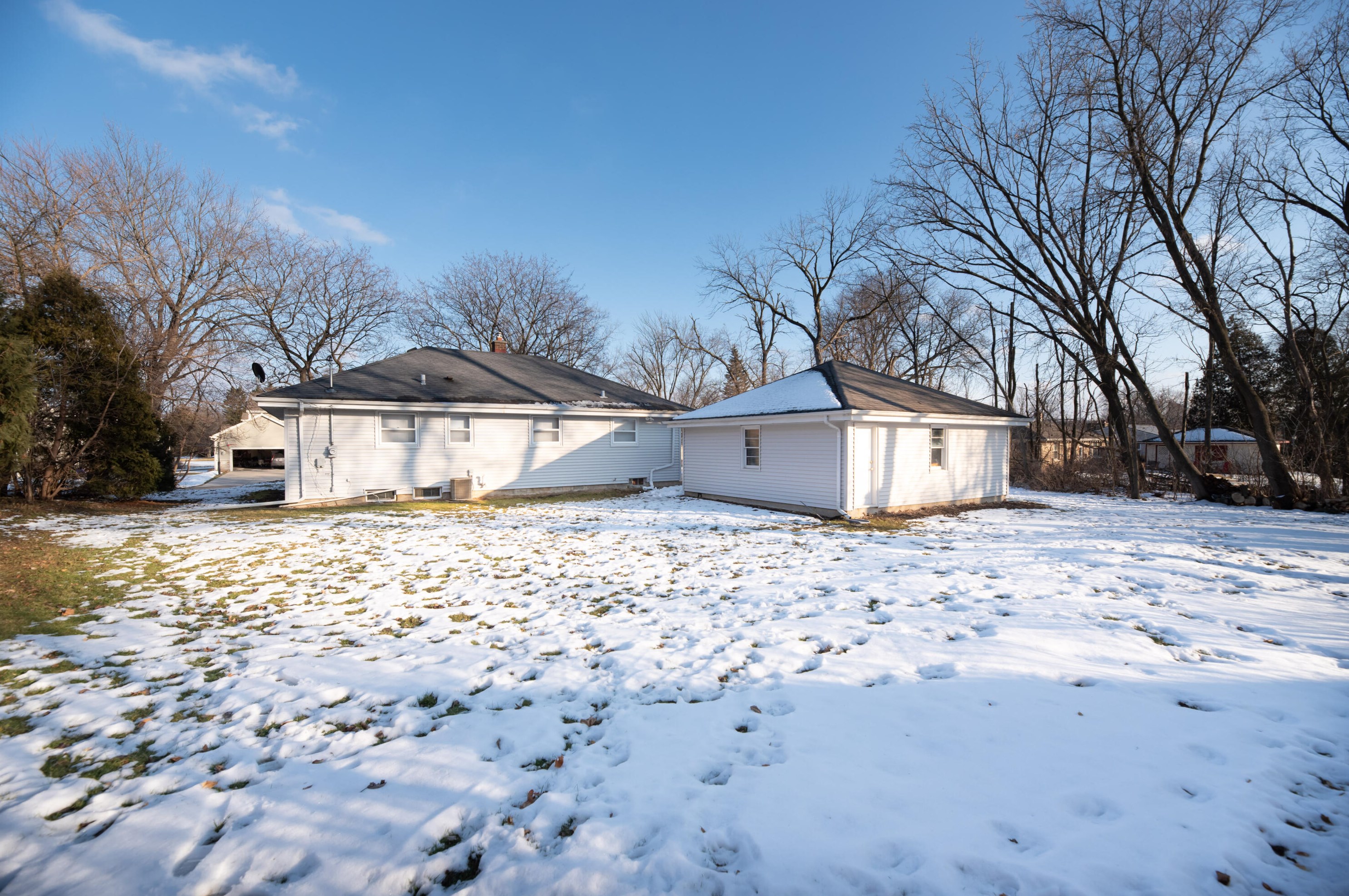 1275 Chester St, Brookfield WI  53005-7112 exterior