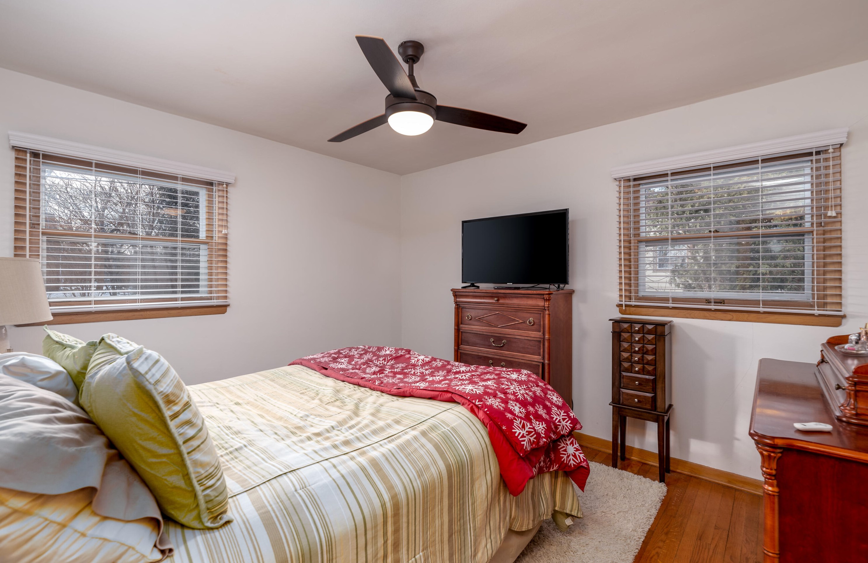 1275 Chester St, Brookfield WI  53005-7112 exterior