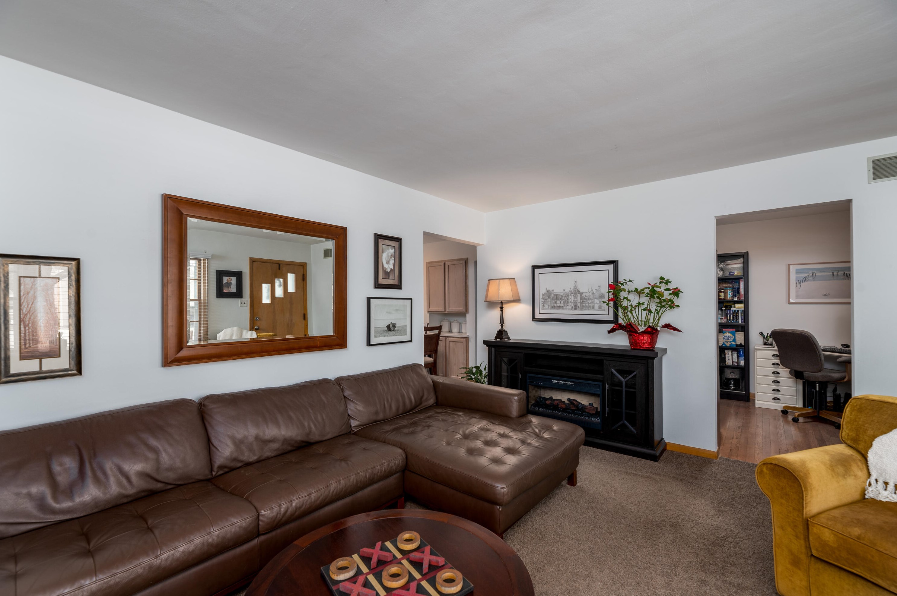 1275 Chester St, Brookfield WI  53005-7112 exterior