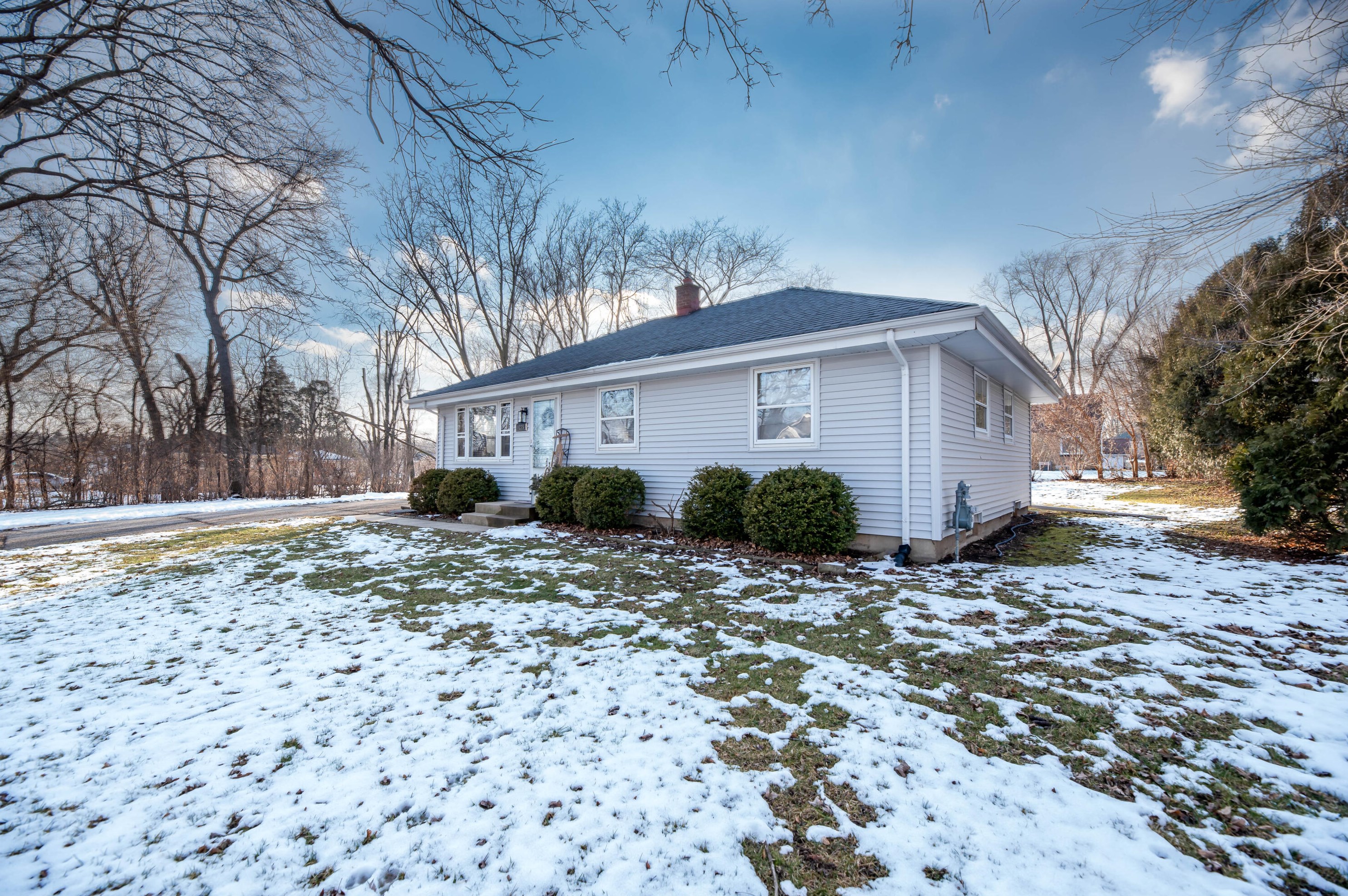 1275 Chester St, Brookfield WI  53005-7112 exterior