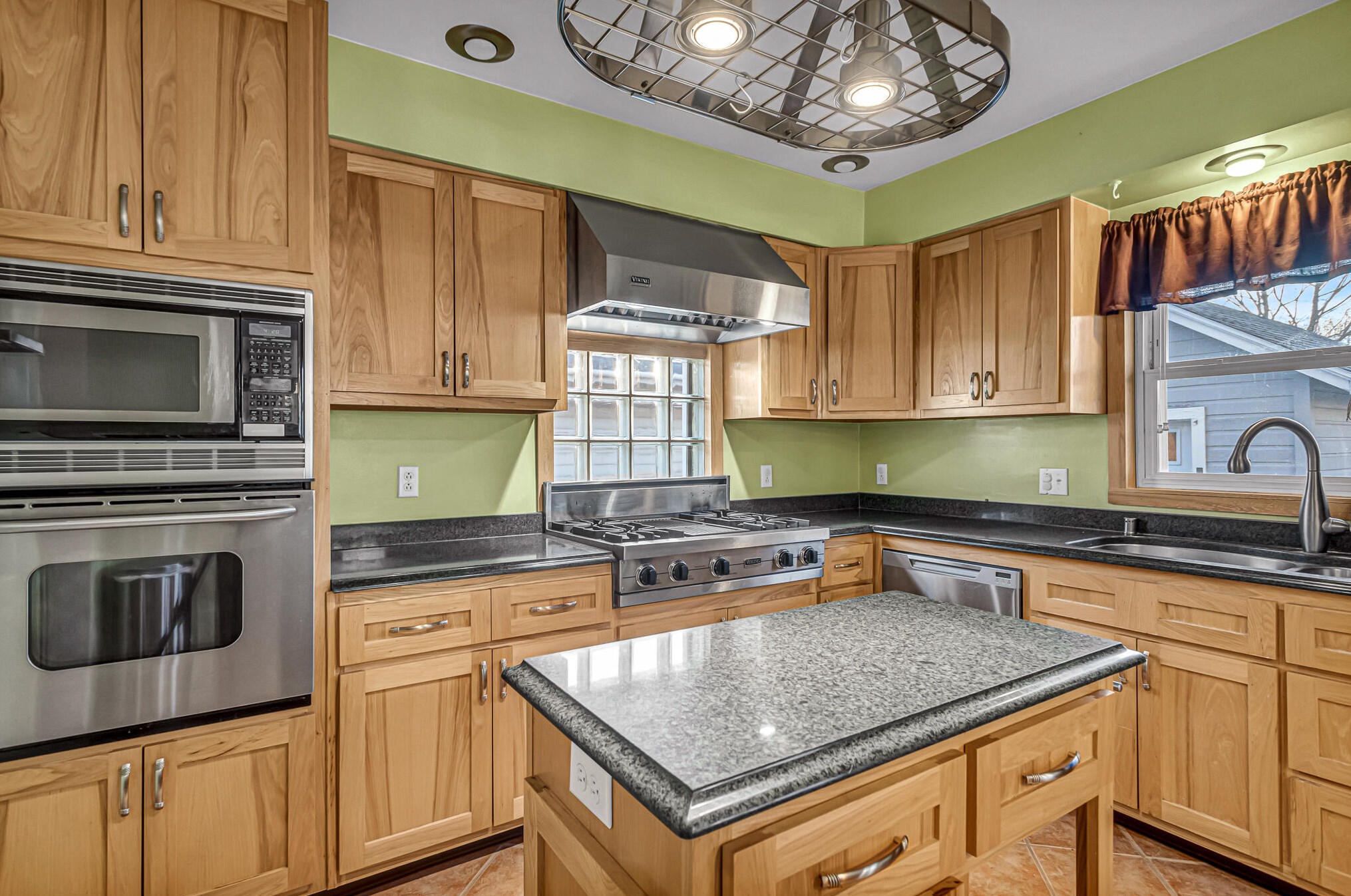 2524 10th St, Sheboygan WI  53081-6364 exterior