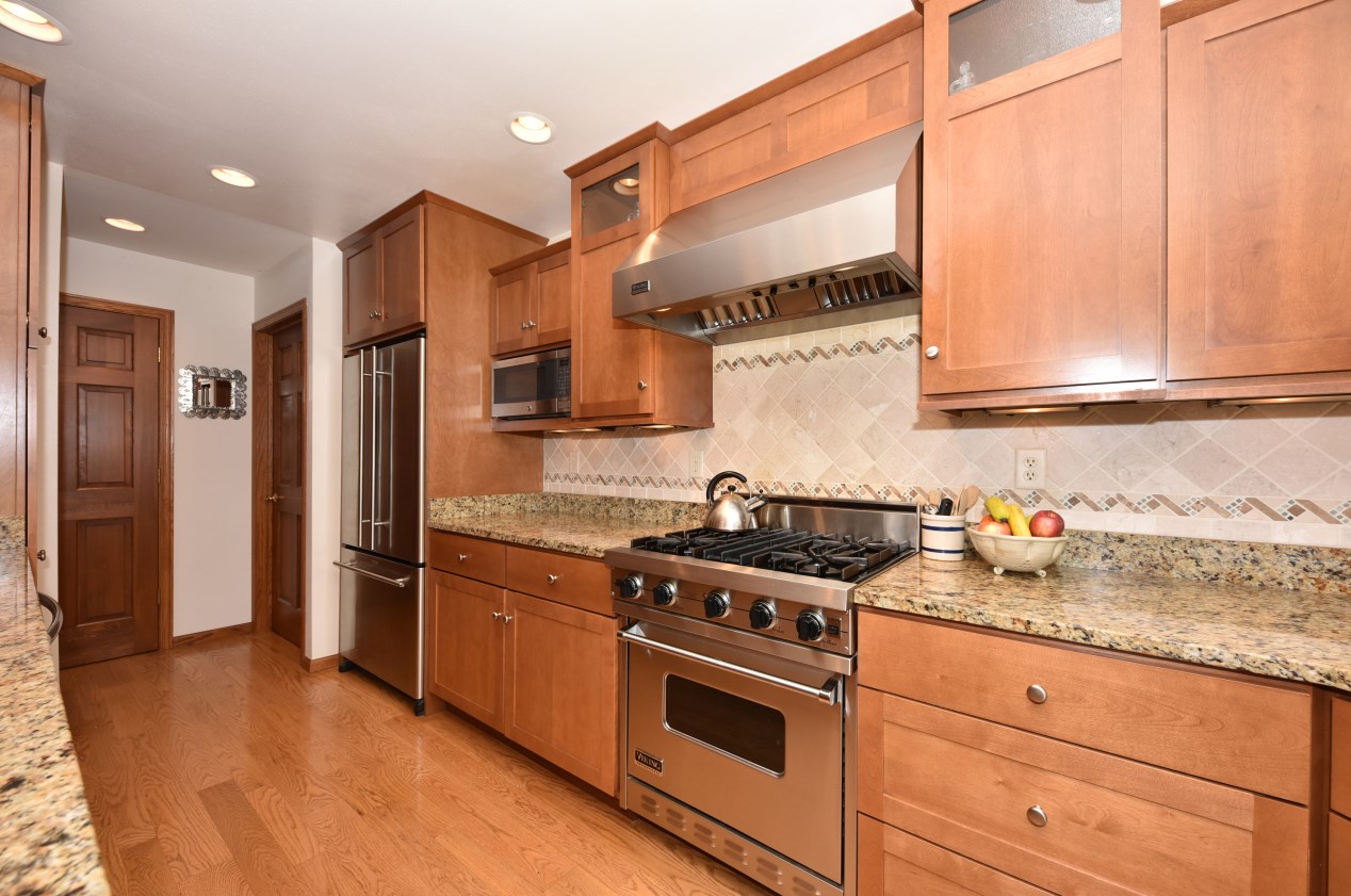 7220 W Mequon Square Dr, Thiensville, WI 53092
