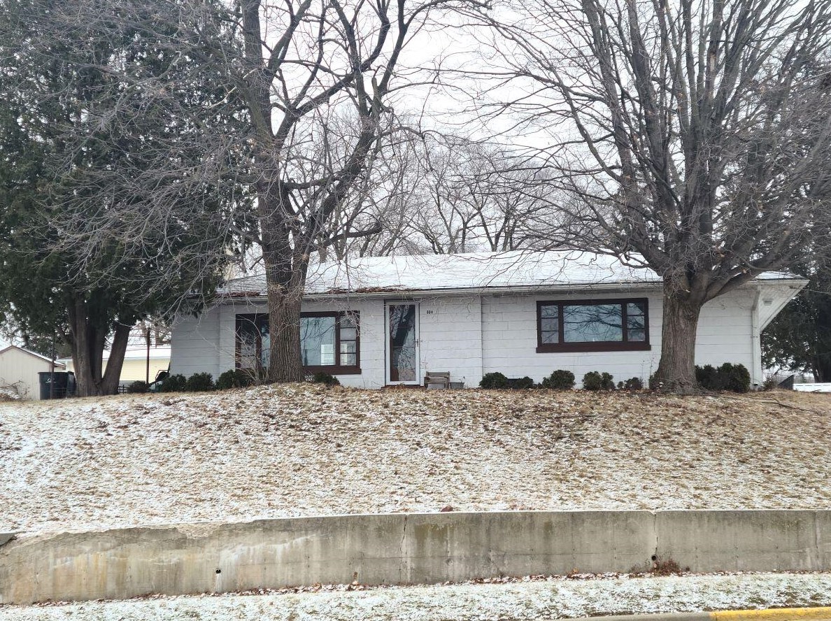 604 Main St, Jefferson WI 53549-1156 exterior