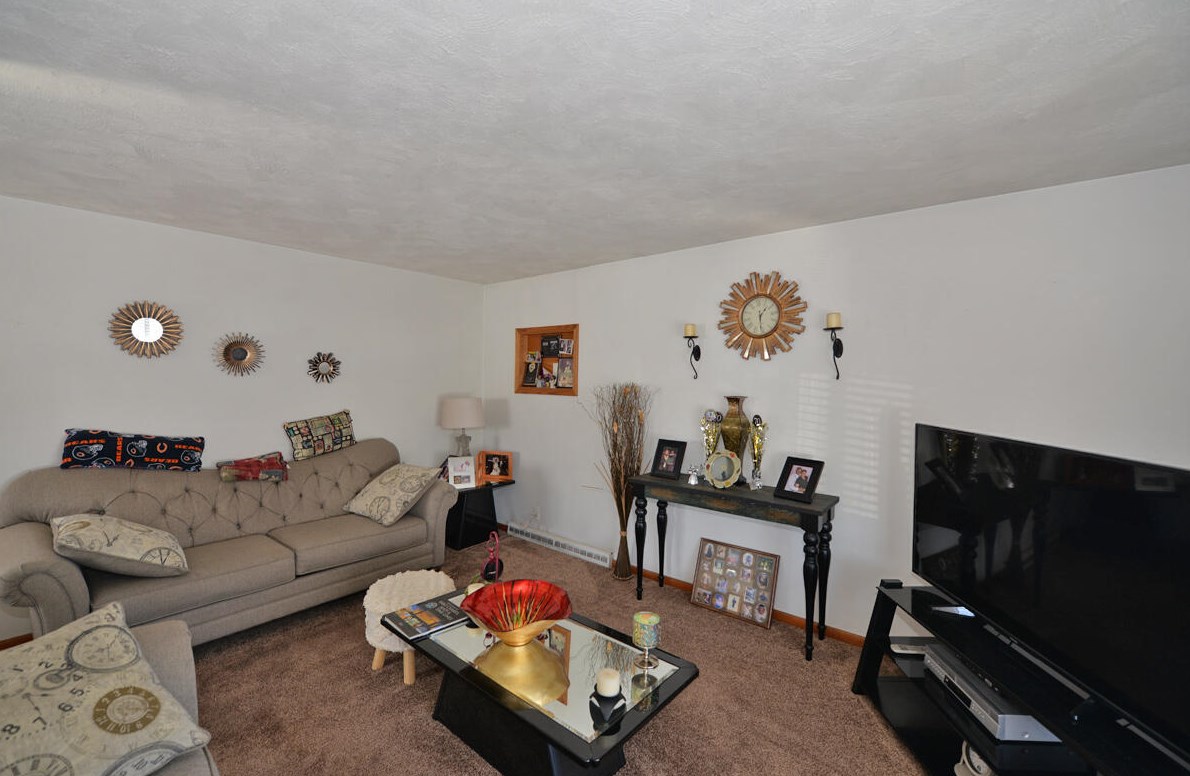 2040 Orchard St, Racine, WI 53405-3767