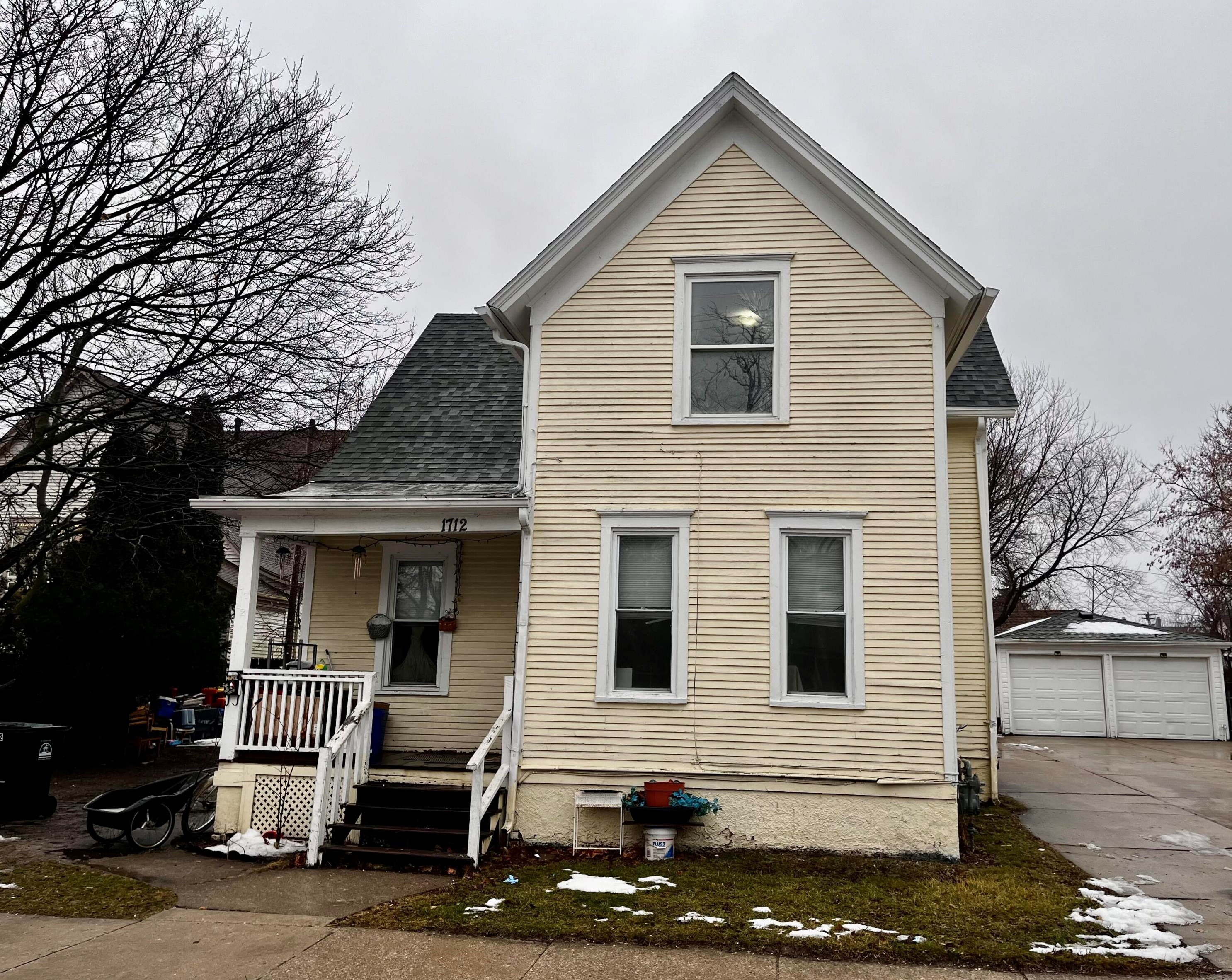 1712 Lasalle St, Racine, WI 53402-4825