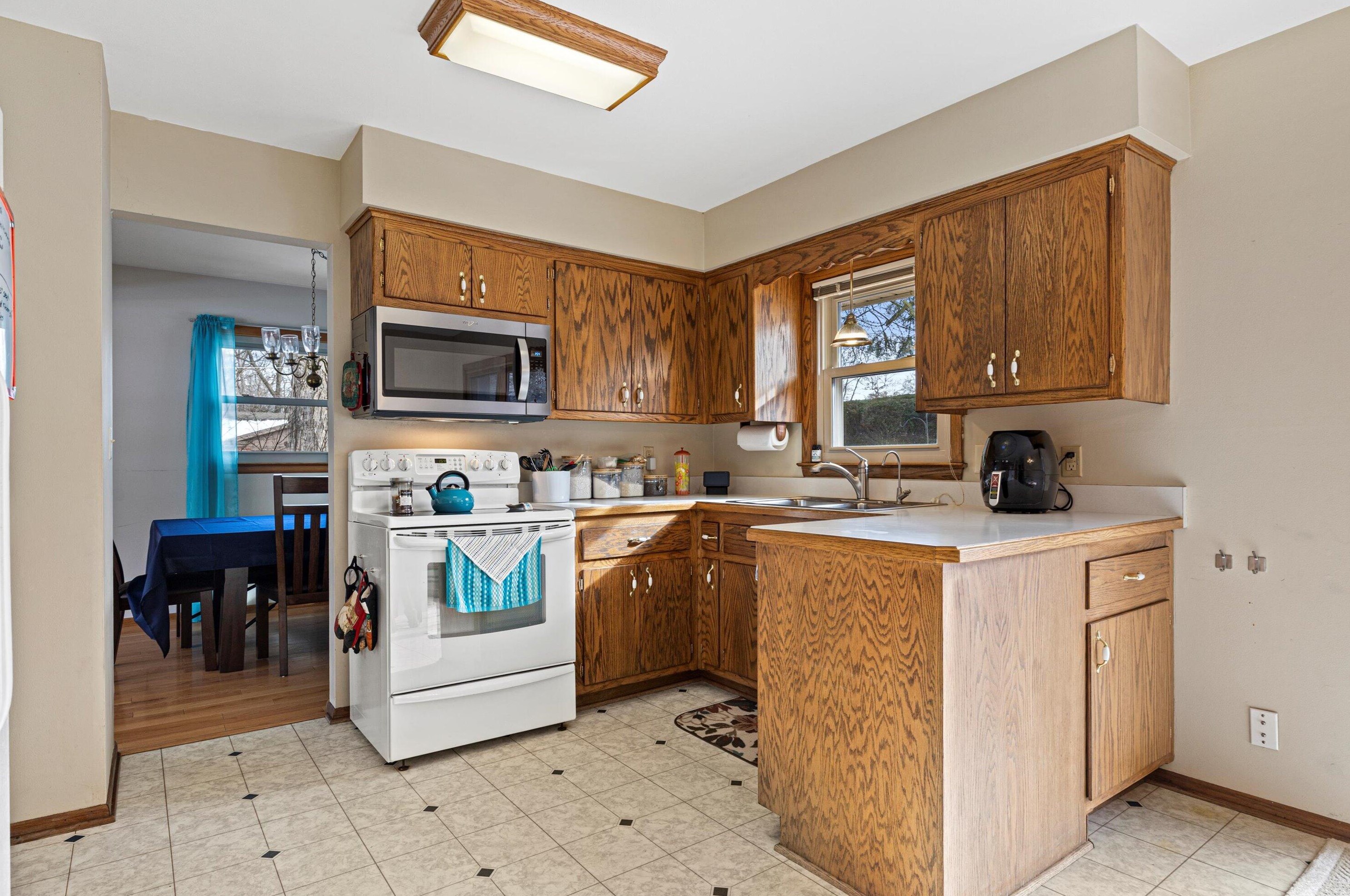 3901 Frances Dr, Racine, WI 53405-1601