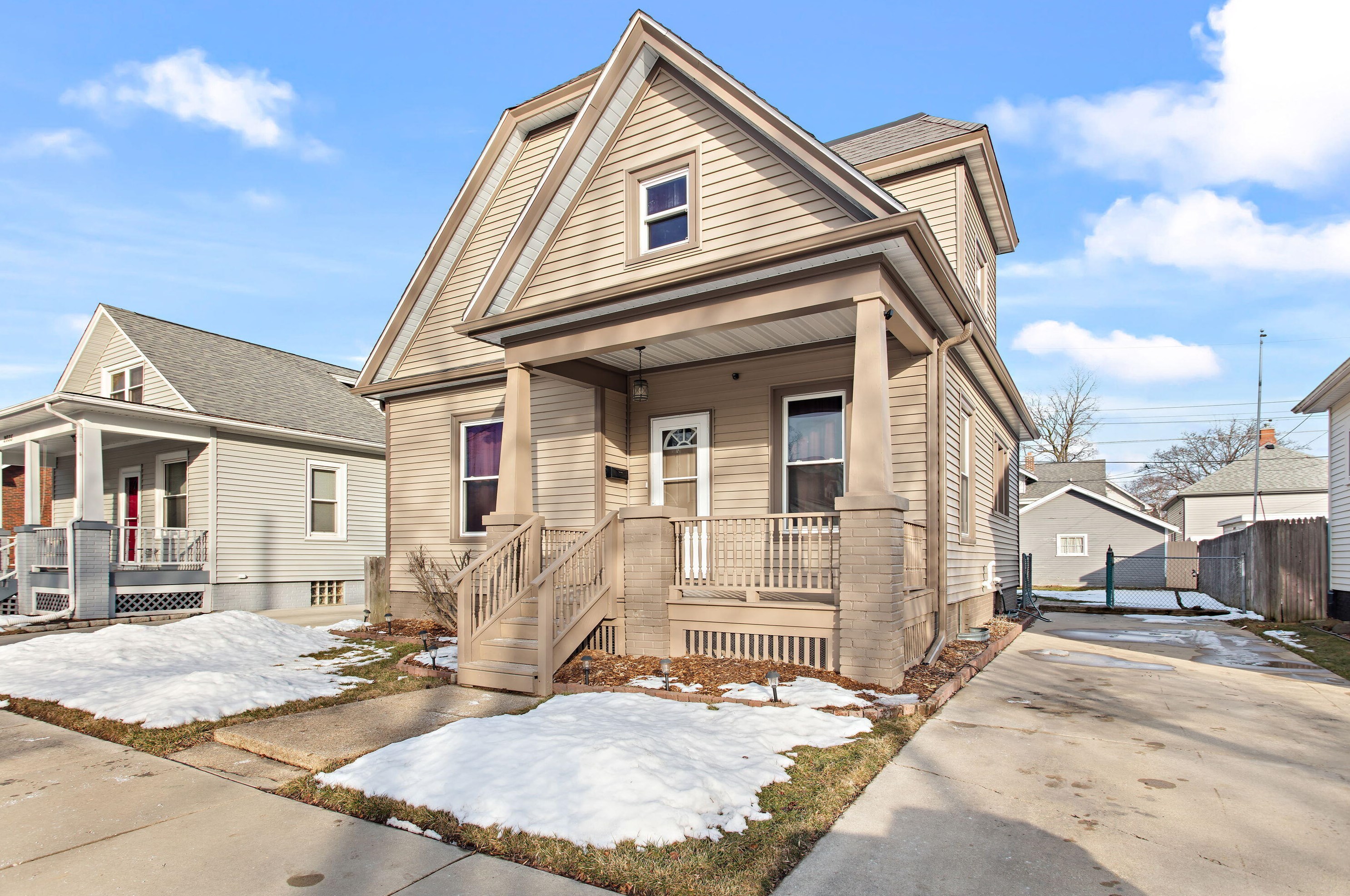 2033 Superior St, Racine, WI 53402