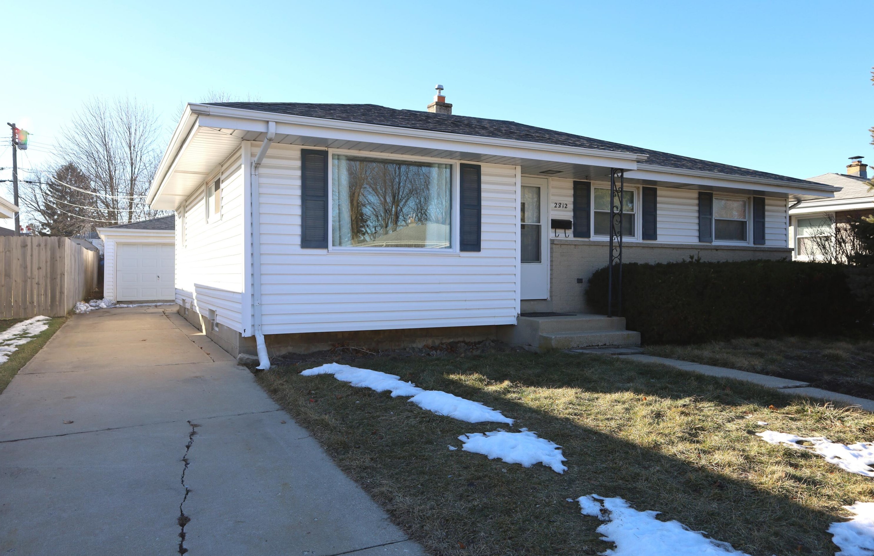 2812 Kentucky St, Racine, WI 53405-4441