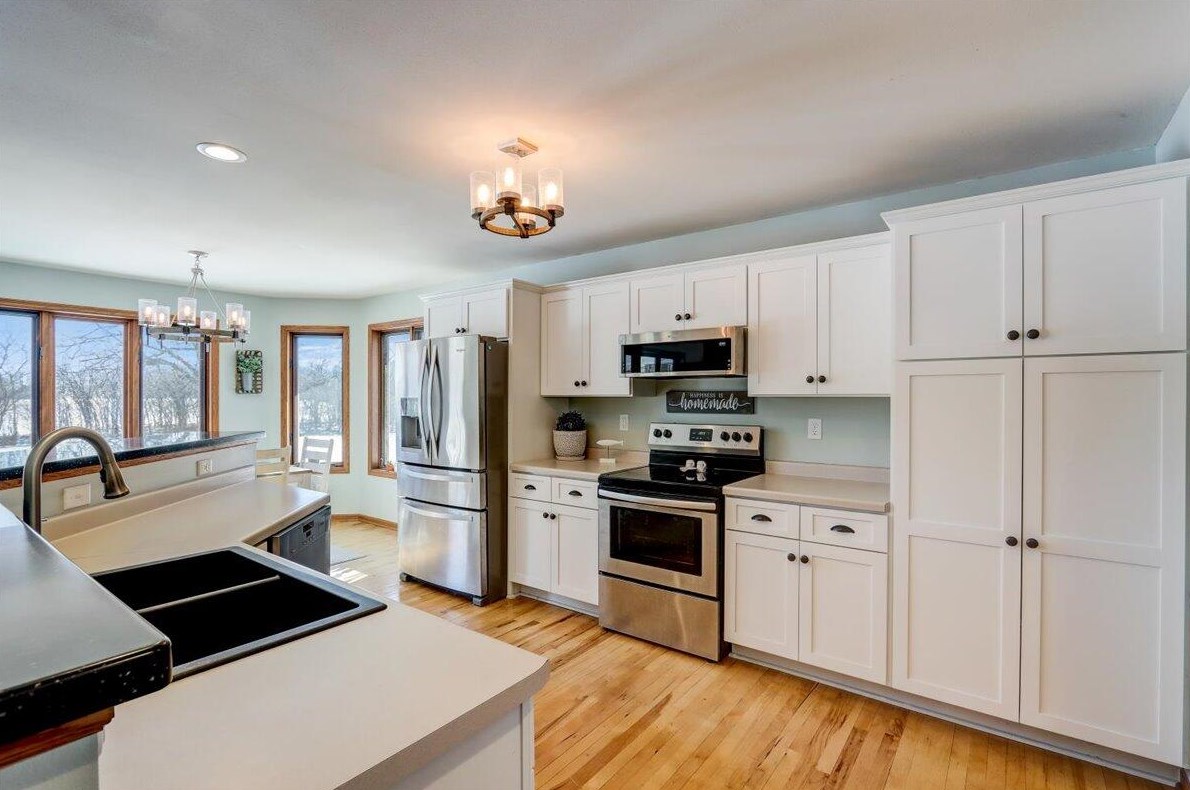 540 Kettle Moraine Dr, Eagle, WI 53119-2009