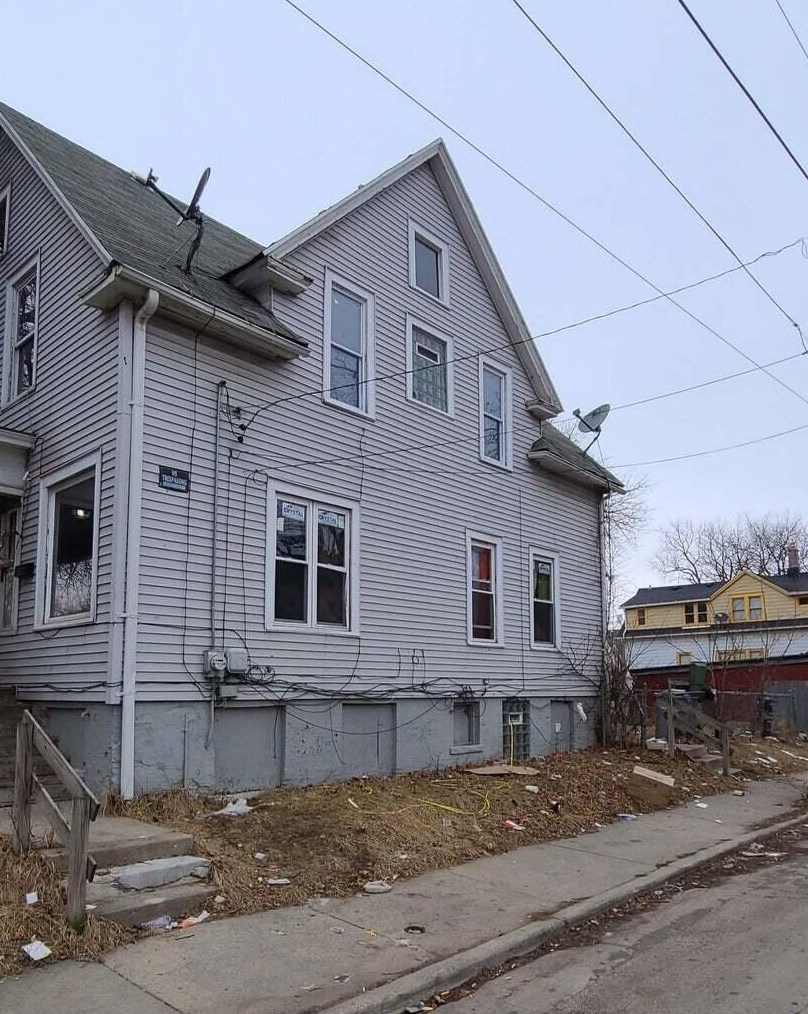 1120 W Locust St, Milwaukee, WI 53212