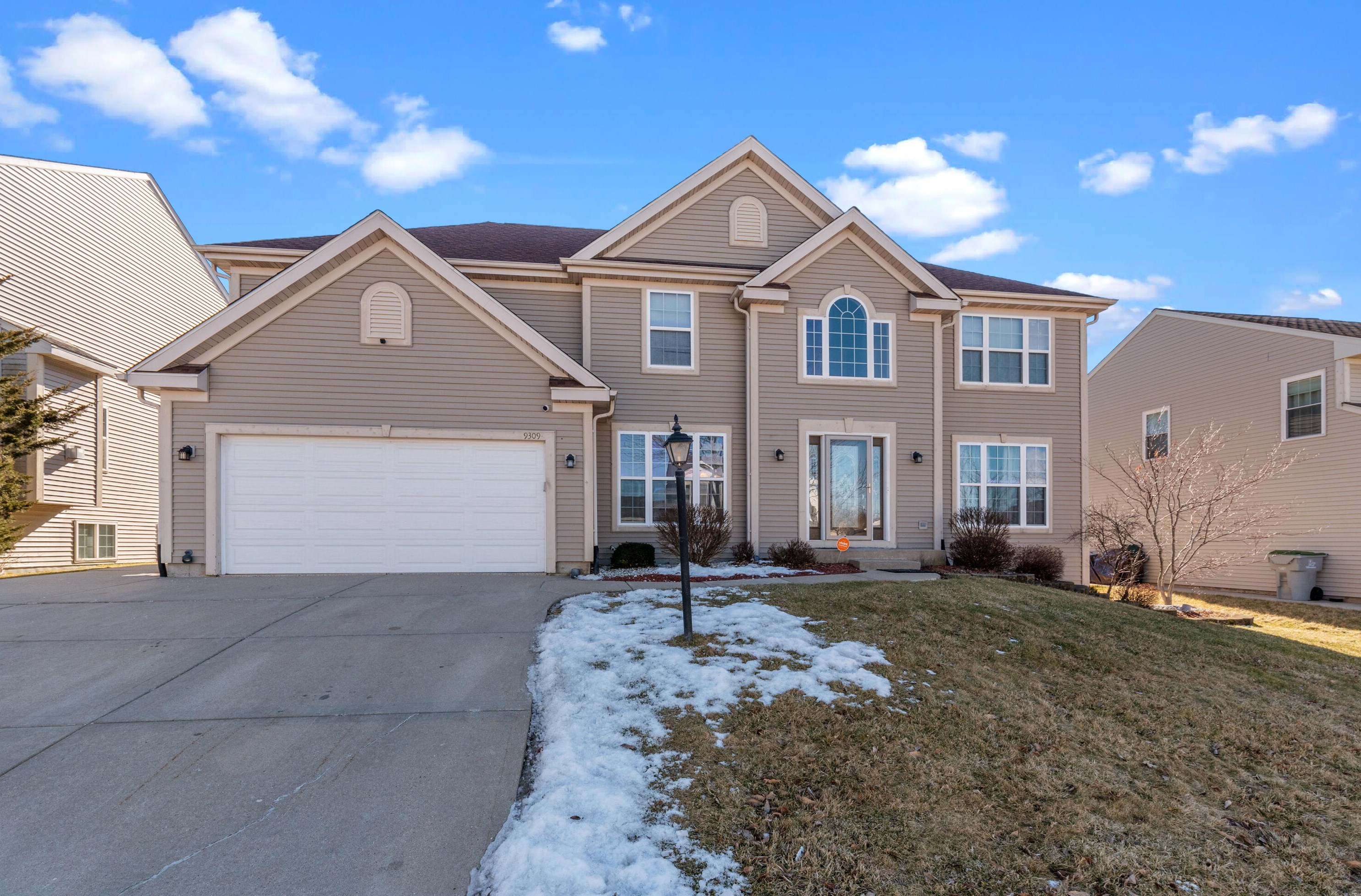9309 W Riverwoods Dr, Milwaukee, WI 53224
