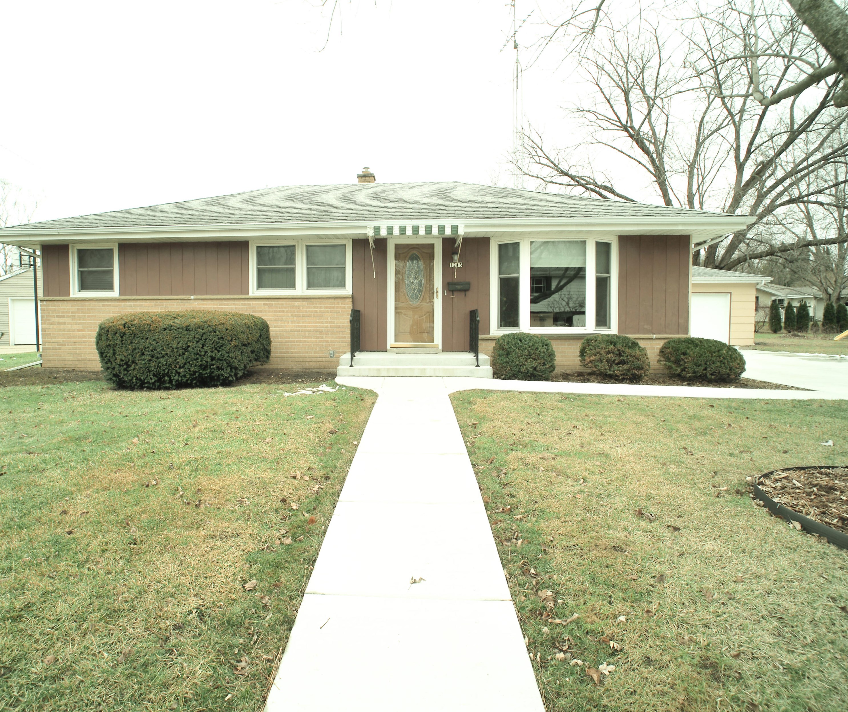 1213 Douglas Ave, Watertown, WI 53098