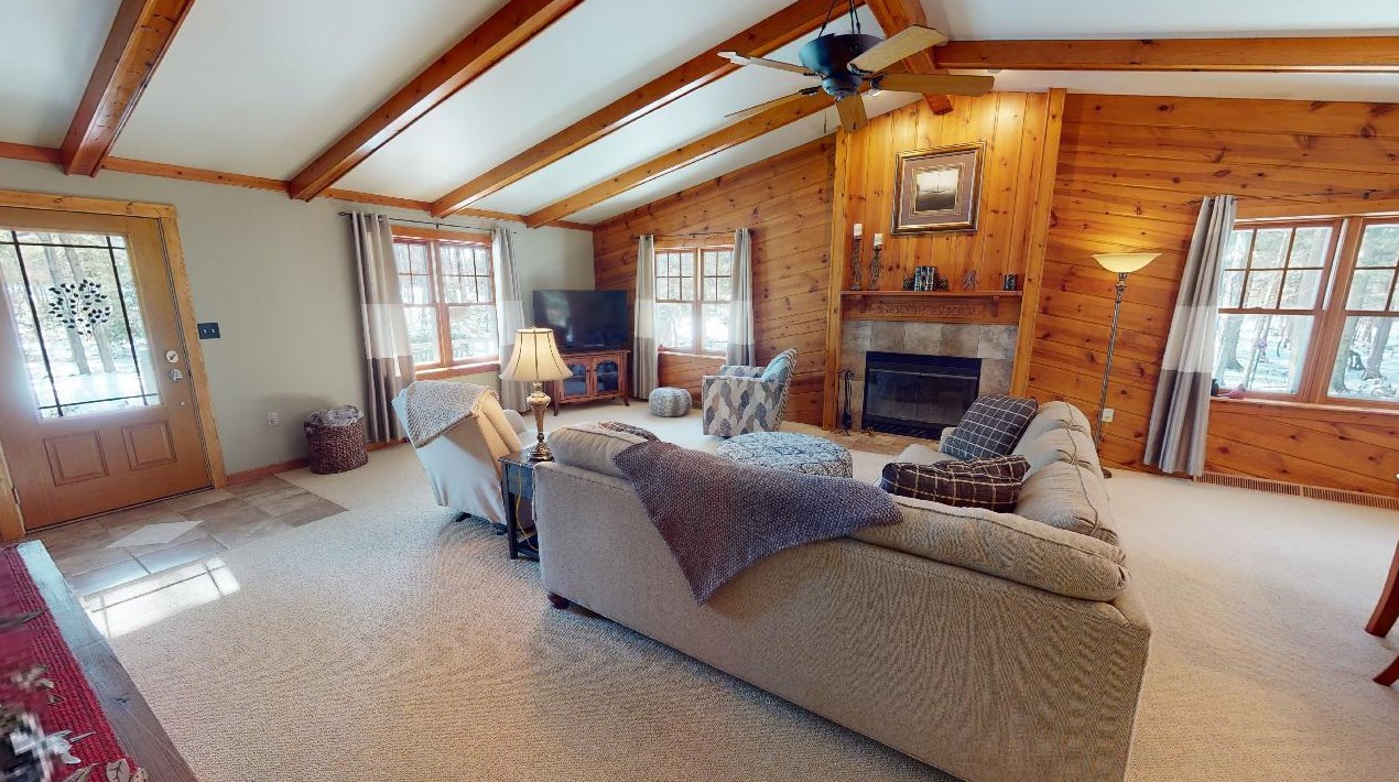 2012 Crystal Springs Rd, Two Rivers, WI 54241