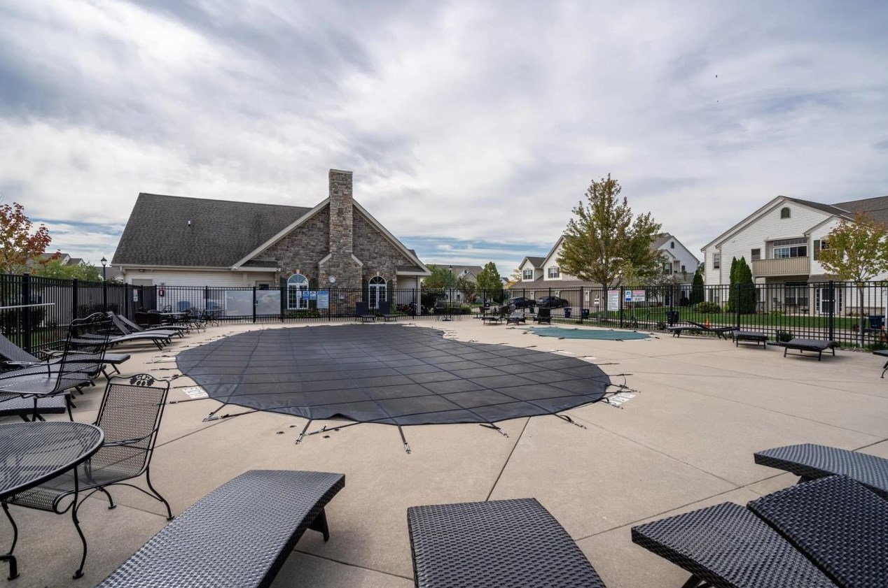 1138 Bedford Ct, Racine WI  53406-7008 exterior