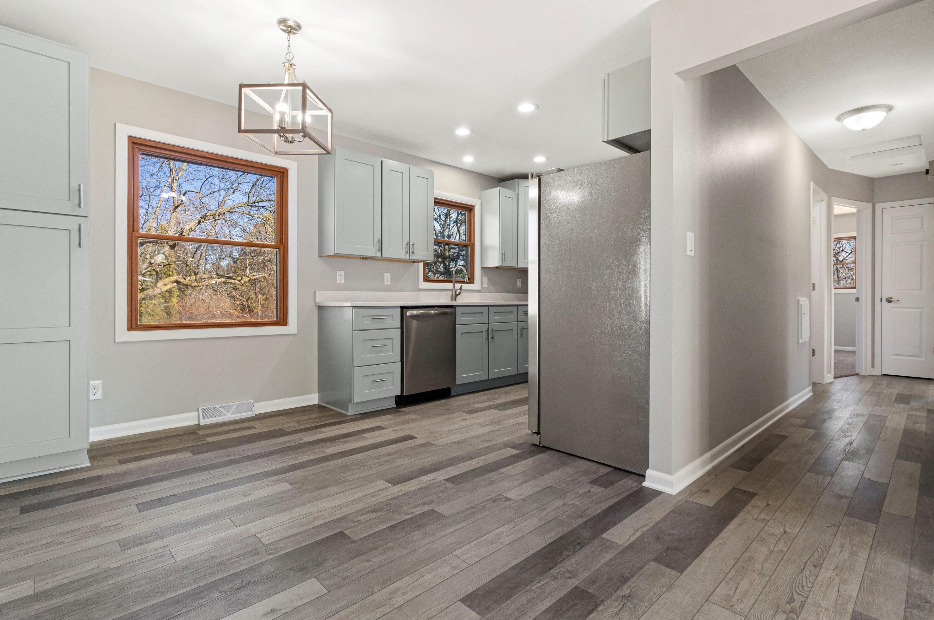 2590 Bobolink Dr, Cedarburg, WI 53012-9408