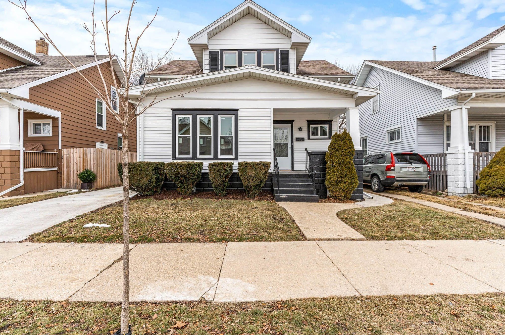 1828 Grange Ave, Racine, WI 53403-2327