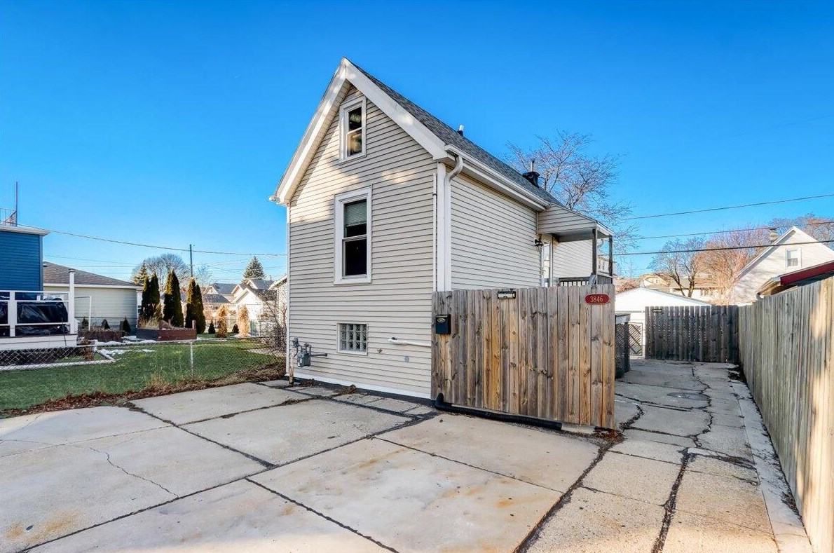 3846 Morris Ave, Cudahy WI  53110-2303 exterior