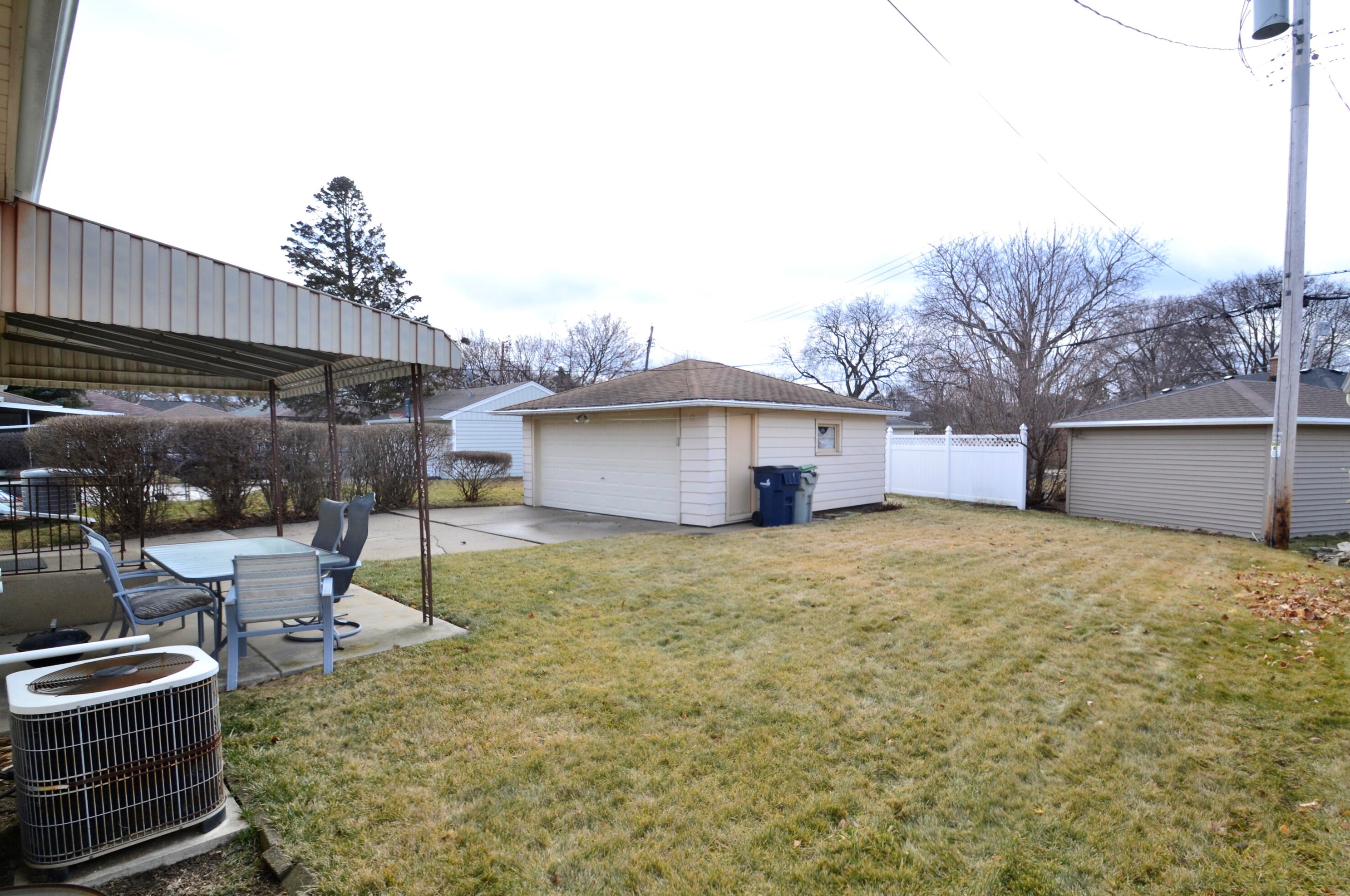 9329 Melvina St, Milwaukee WI 53222-2536 exterior