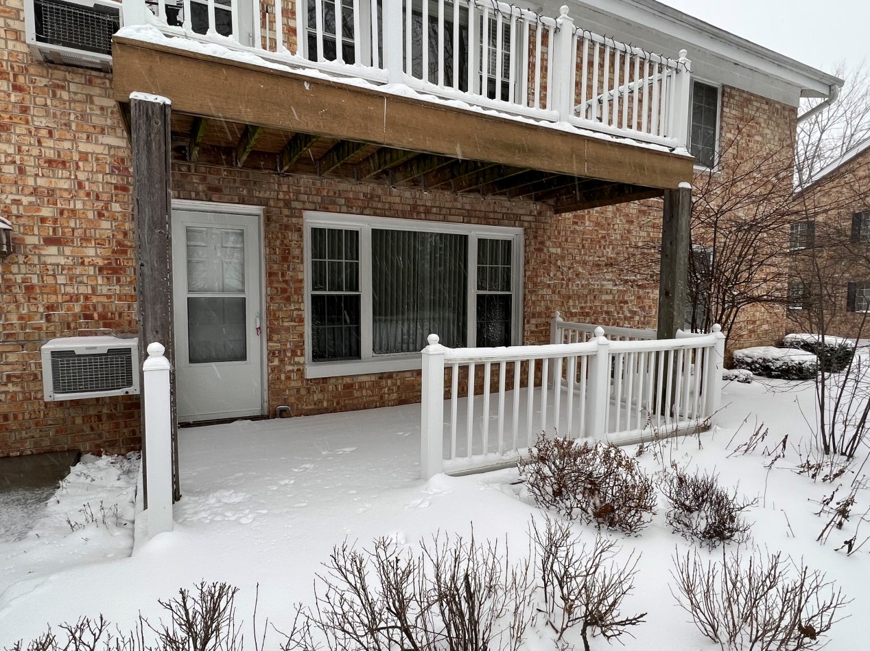 600 N Laurel Lake Rd #2, Thiensville, WI 53092
