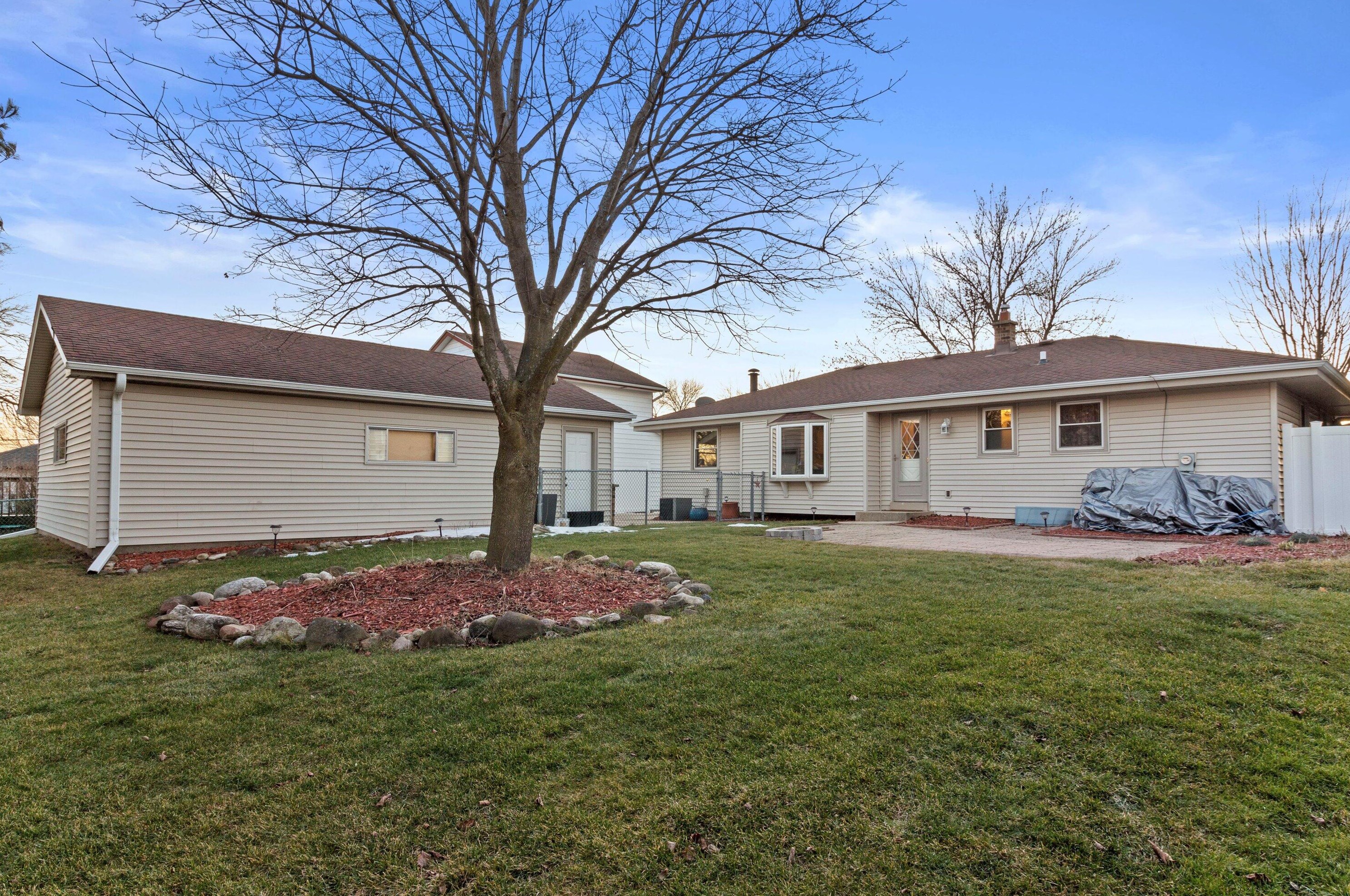 7850 S Quincy Ave, Oak Creek, WI 53154