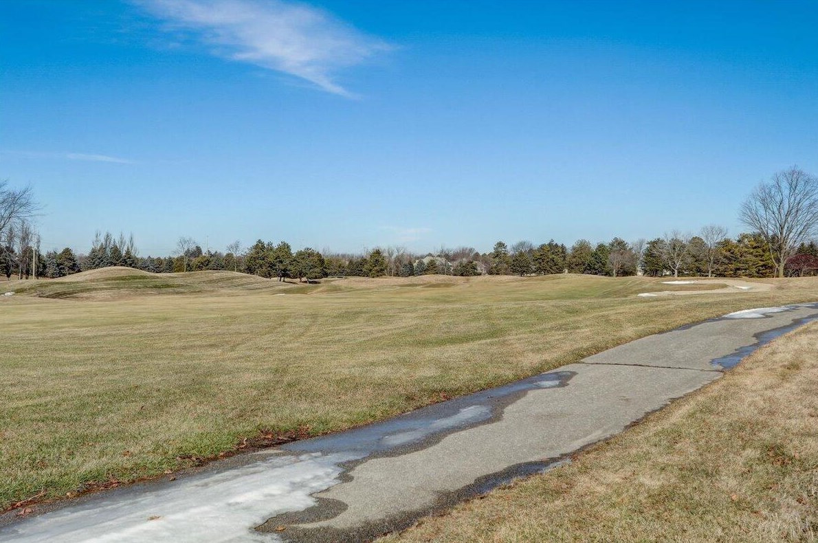 174 Westfield Way, Pewaukee WI  53072-6565 exterior