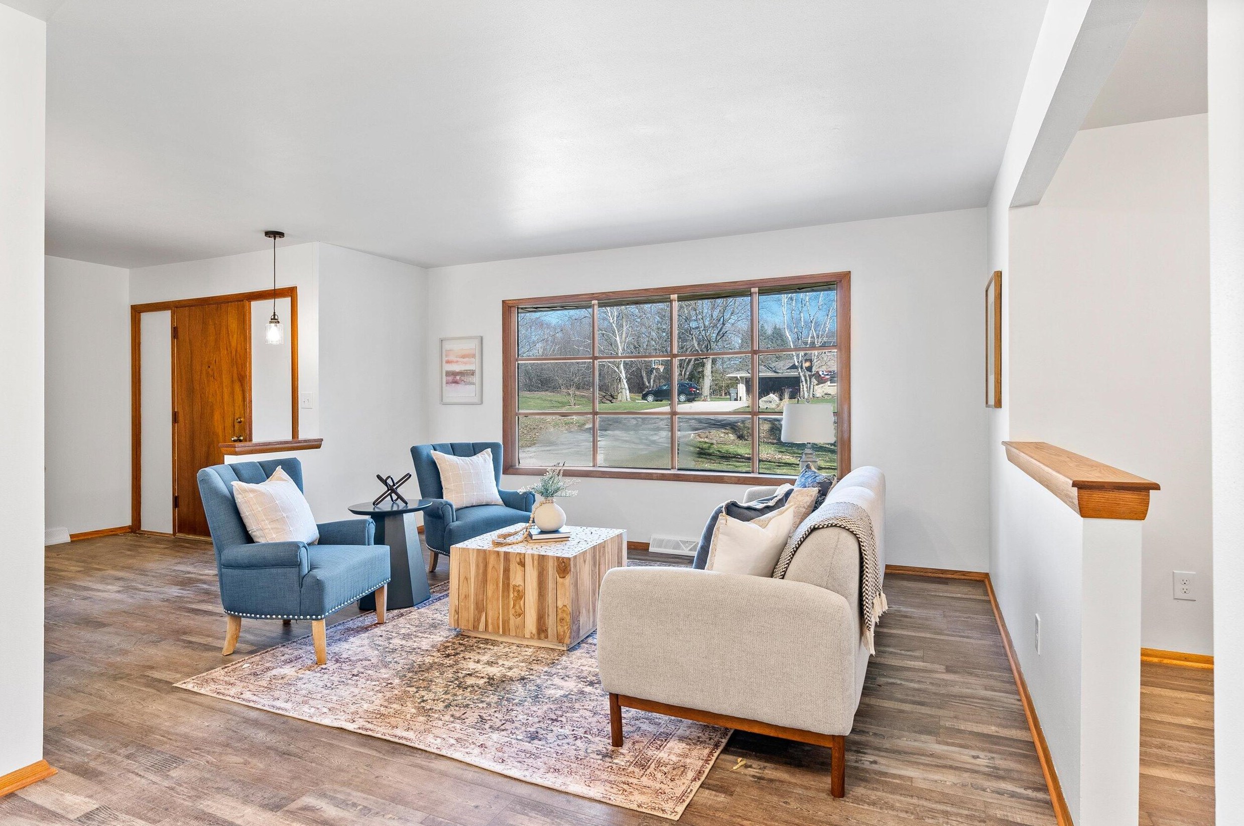11941 N Ridgeway Ave, Thiensville, WI 53097