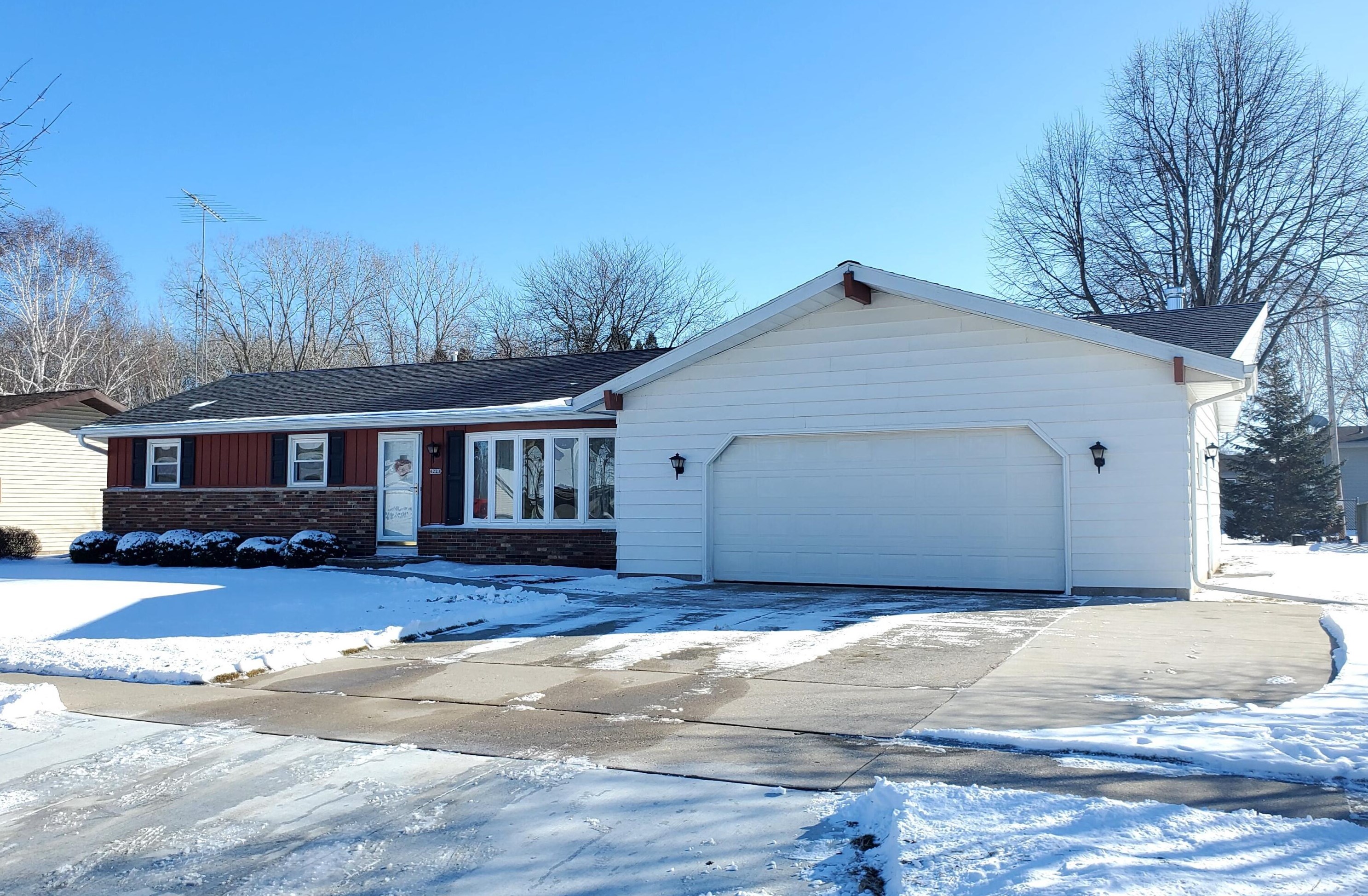 4221 Fleetwood Dr, Manitowoc, WI 54220