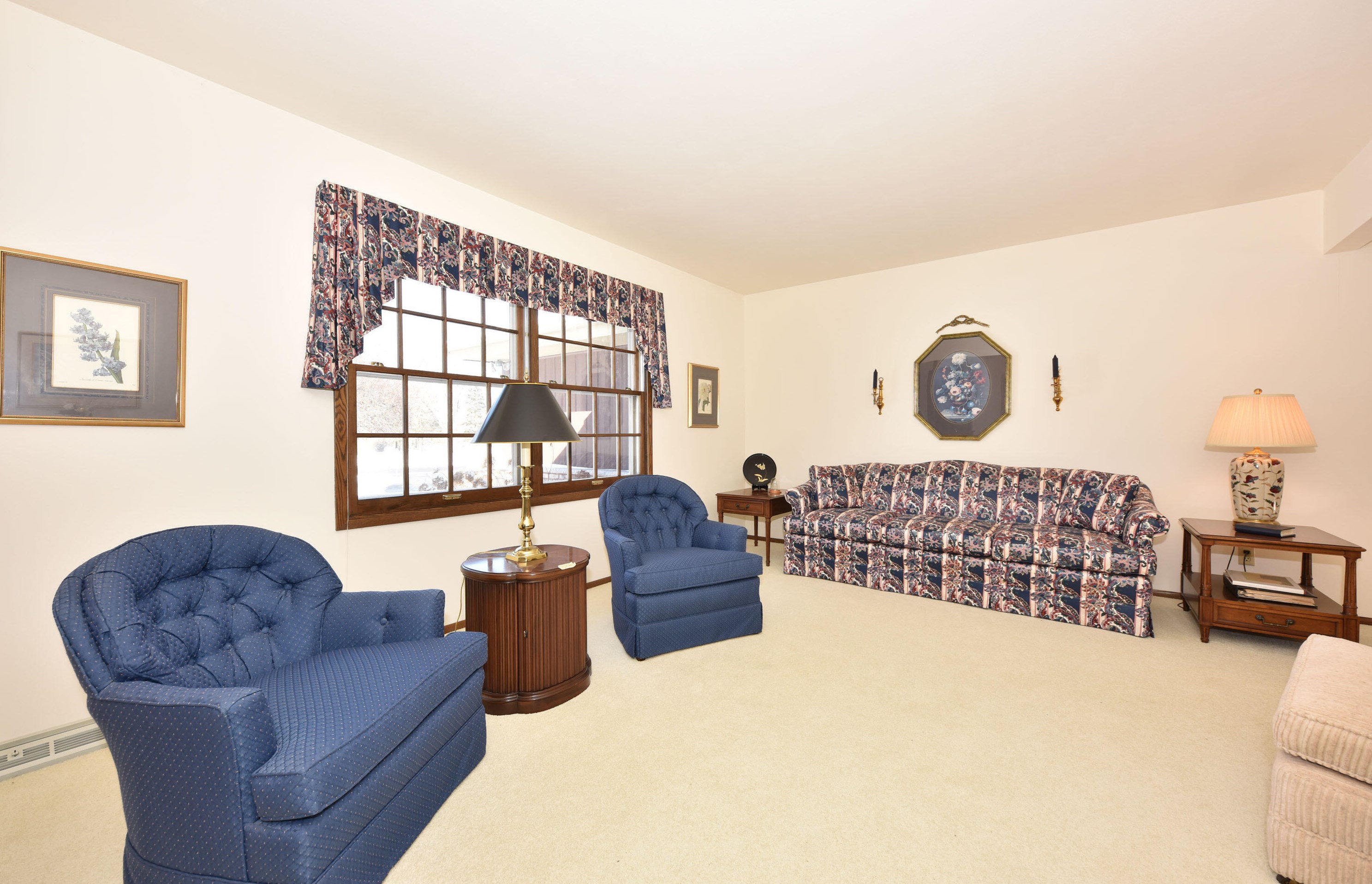 10431 Flagstone Dr, Cedarburg, WI 53012-8825