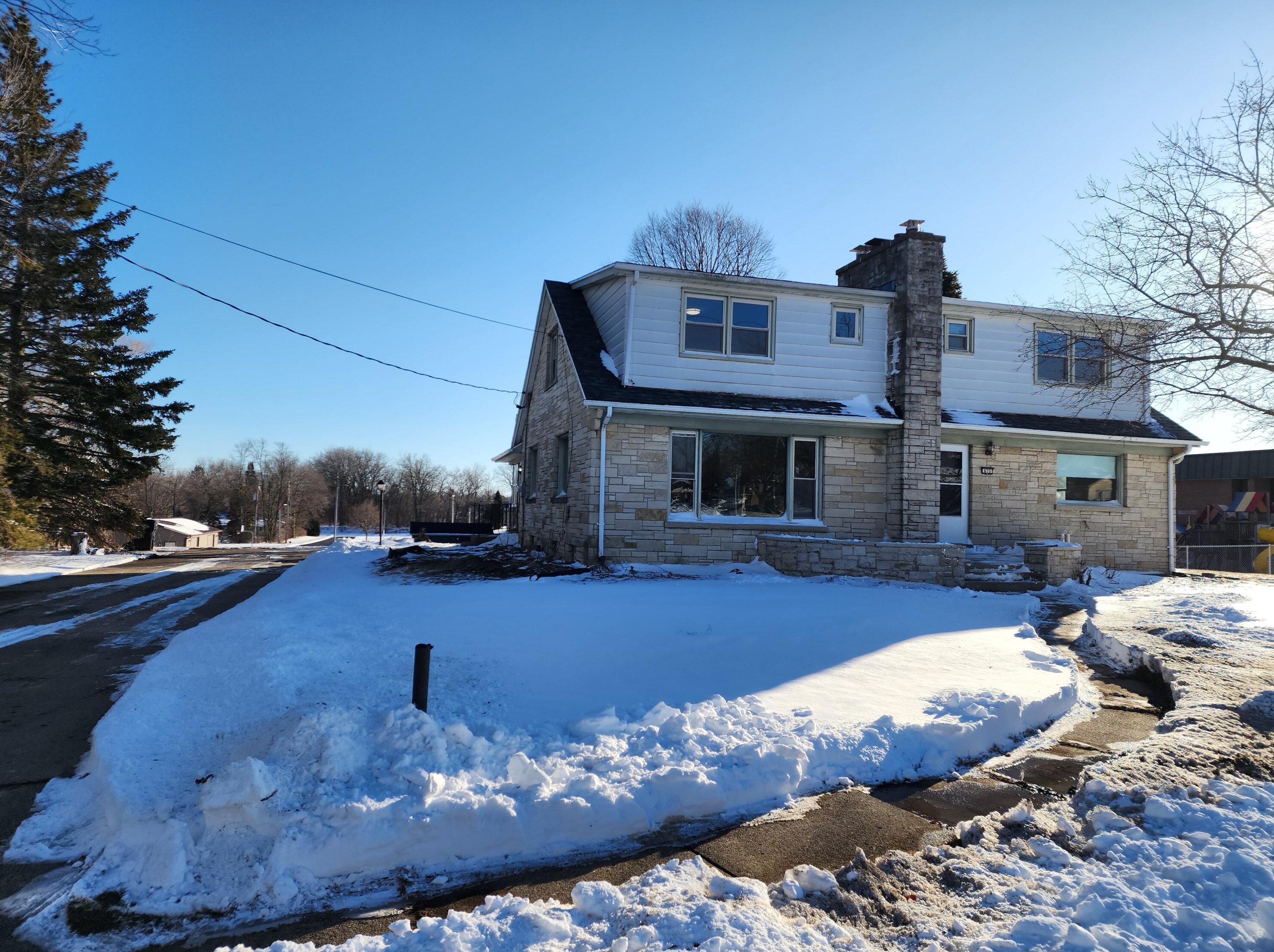 675 College Ave, South Milwaukee, WI 53172