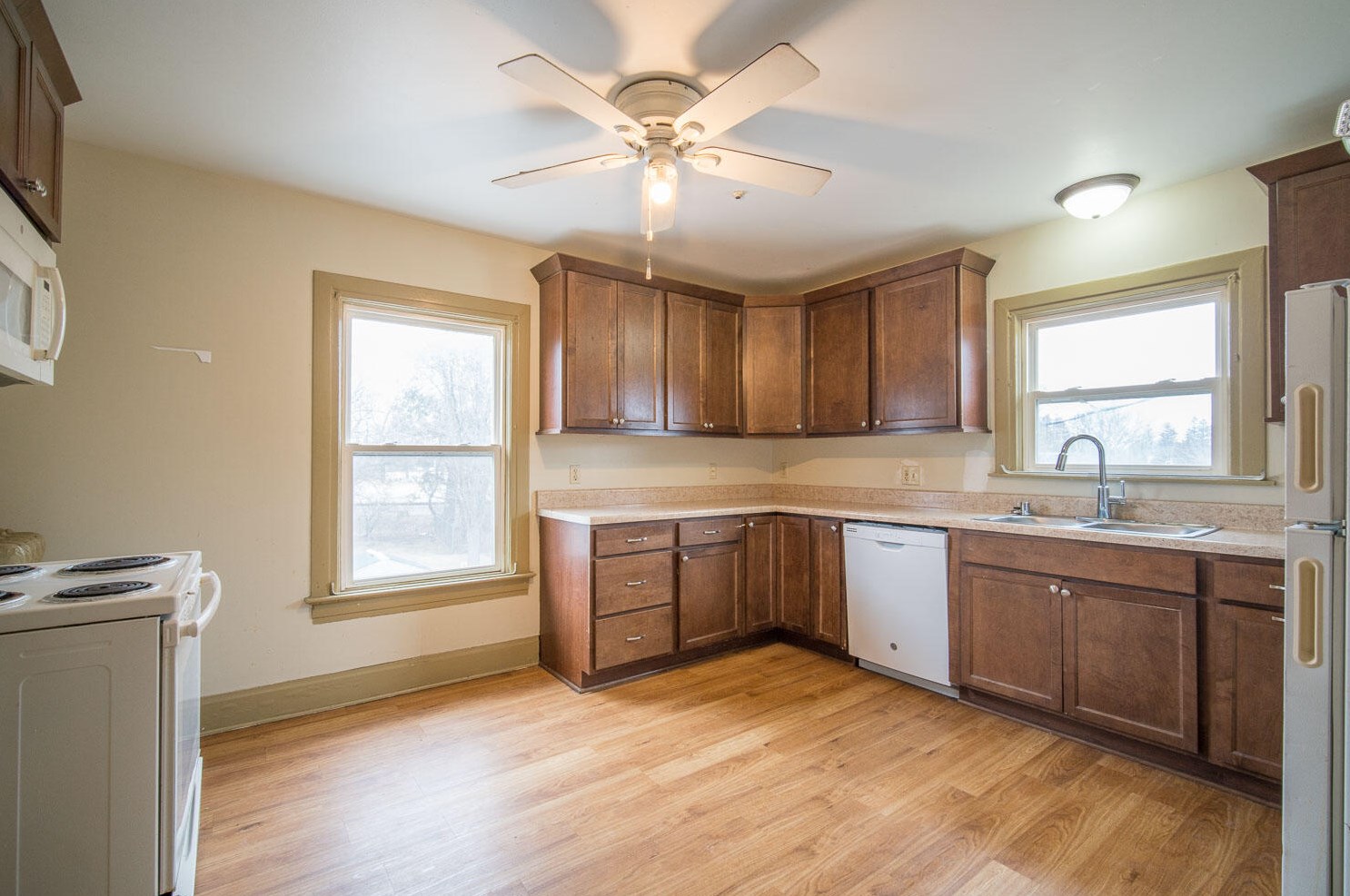 303 Oakton Ave, Pewaukee, WI 53072