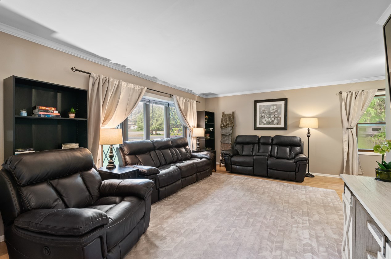 1436 Fiesta Ct, Cedarburg, WI 53012