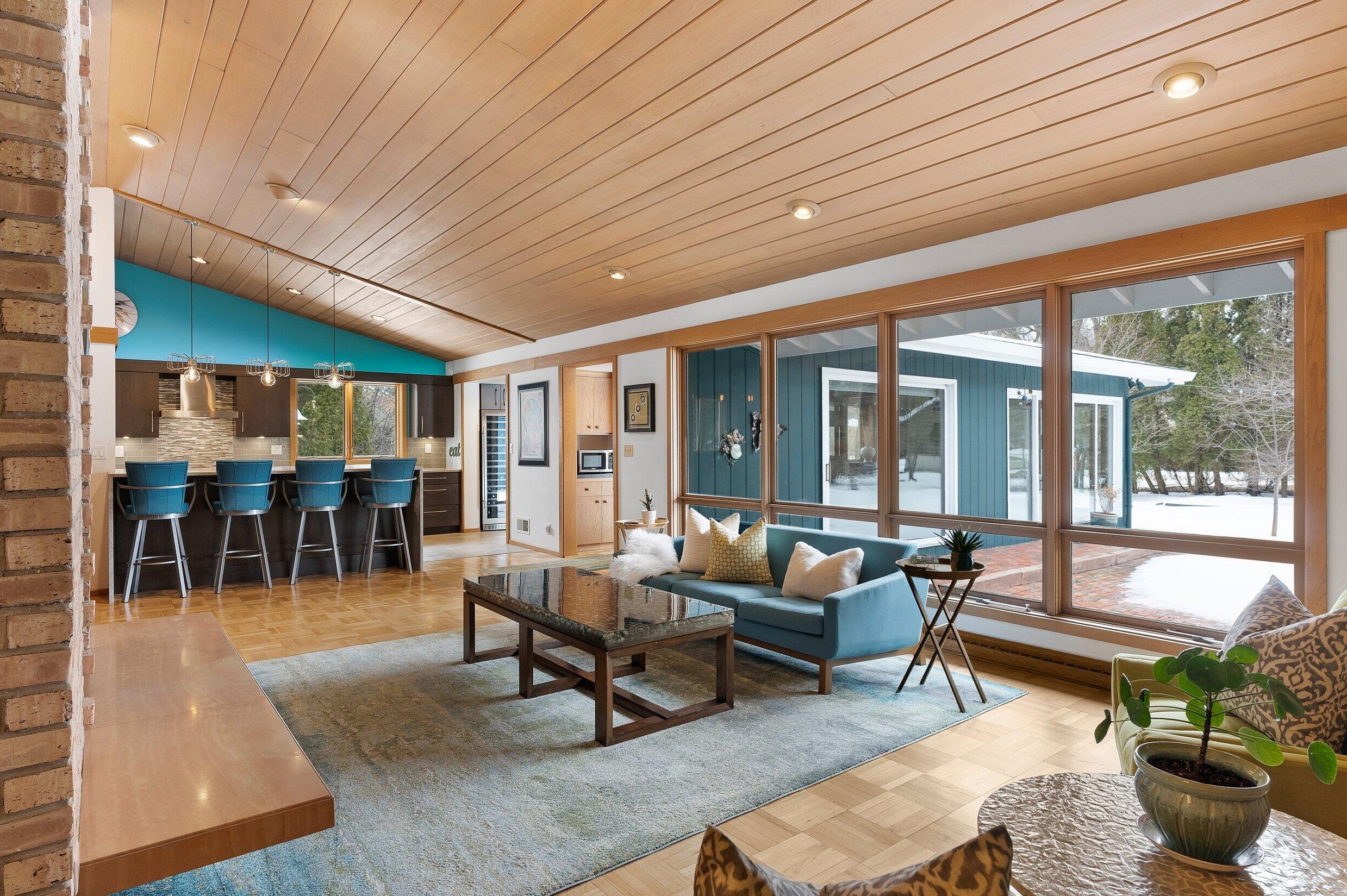 375 Macarthur Rd, Milwaukee, WI 53217-3239