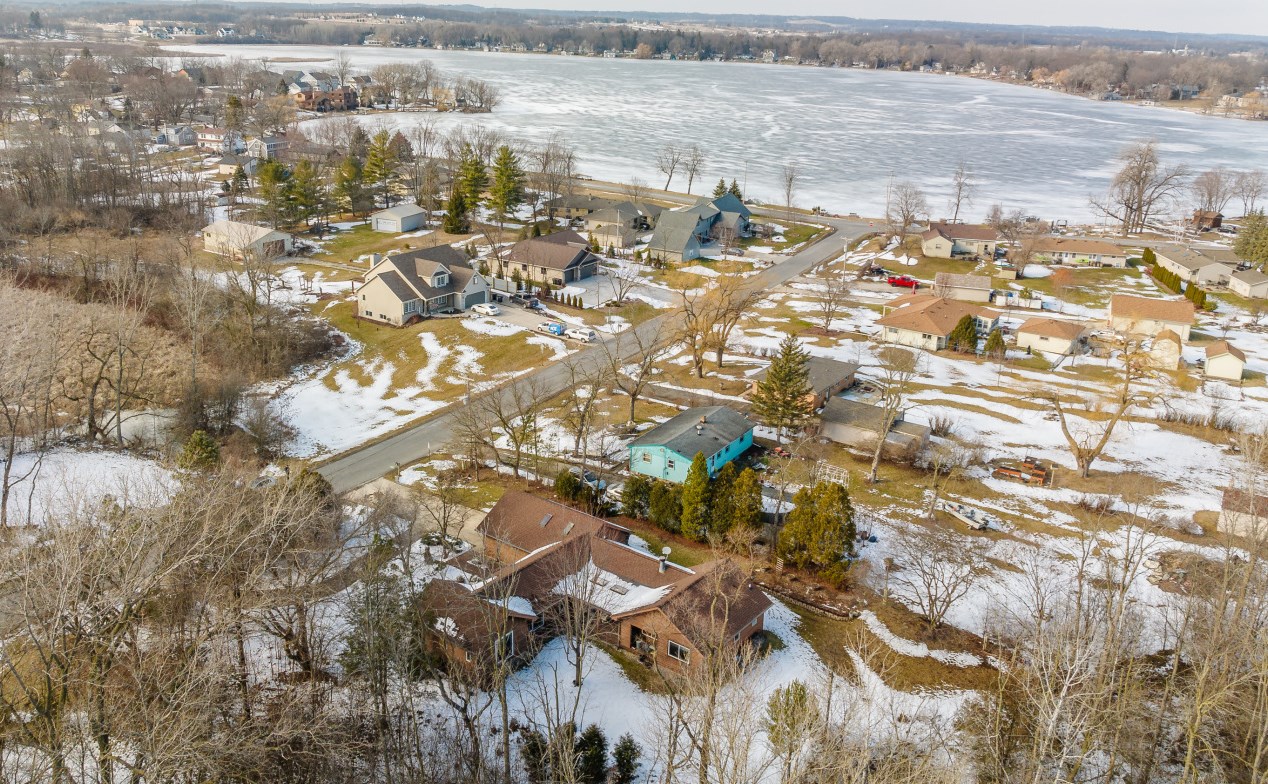 8801 Hart Dr, Waterford, WI 53185