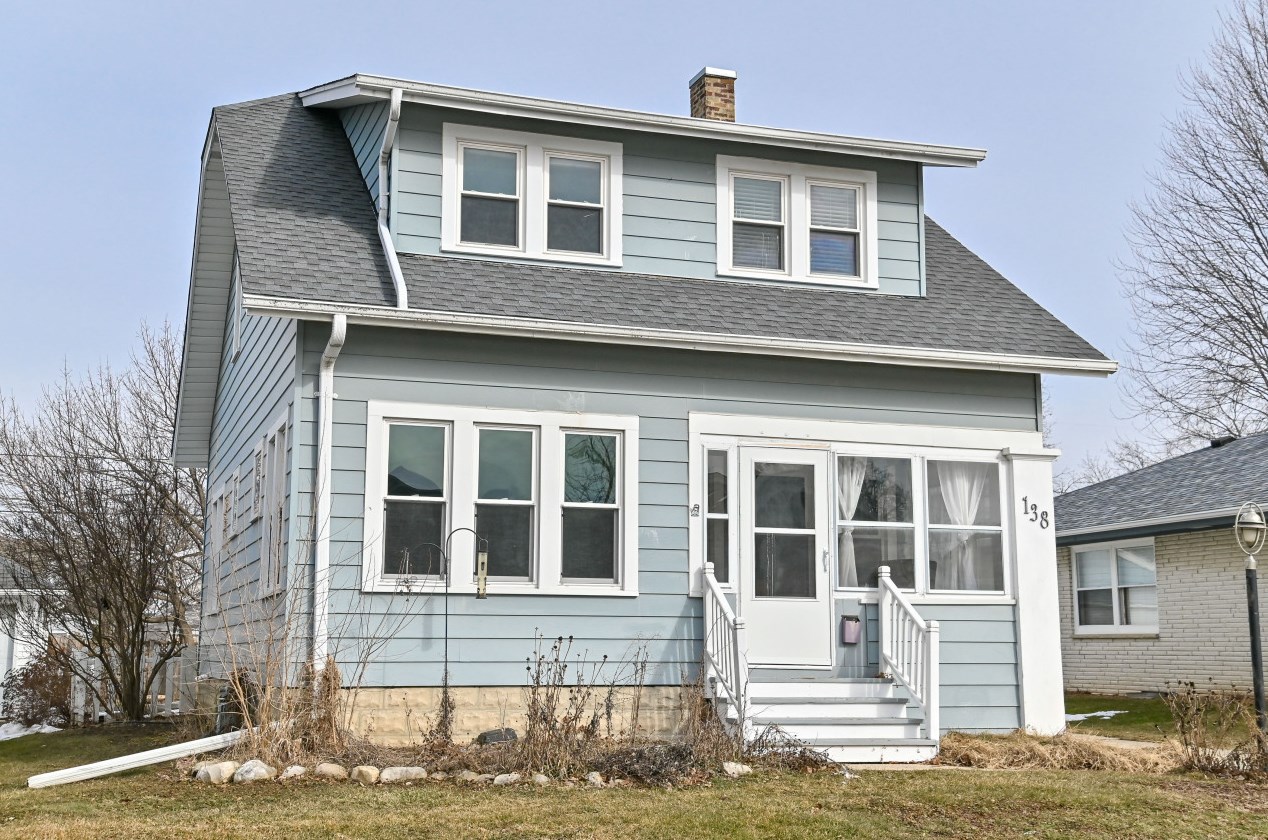 138 Harrison Ave, Waukesha, WI 53186