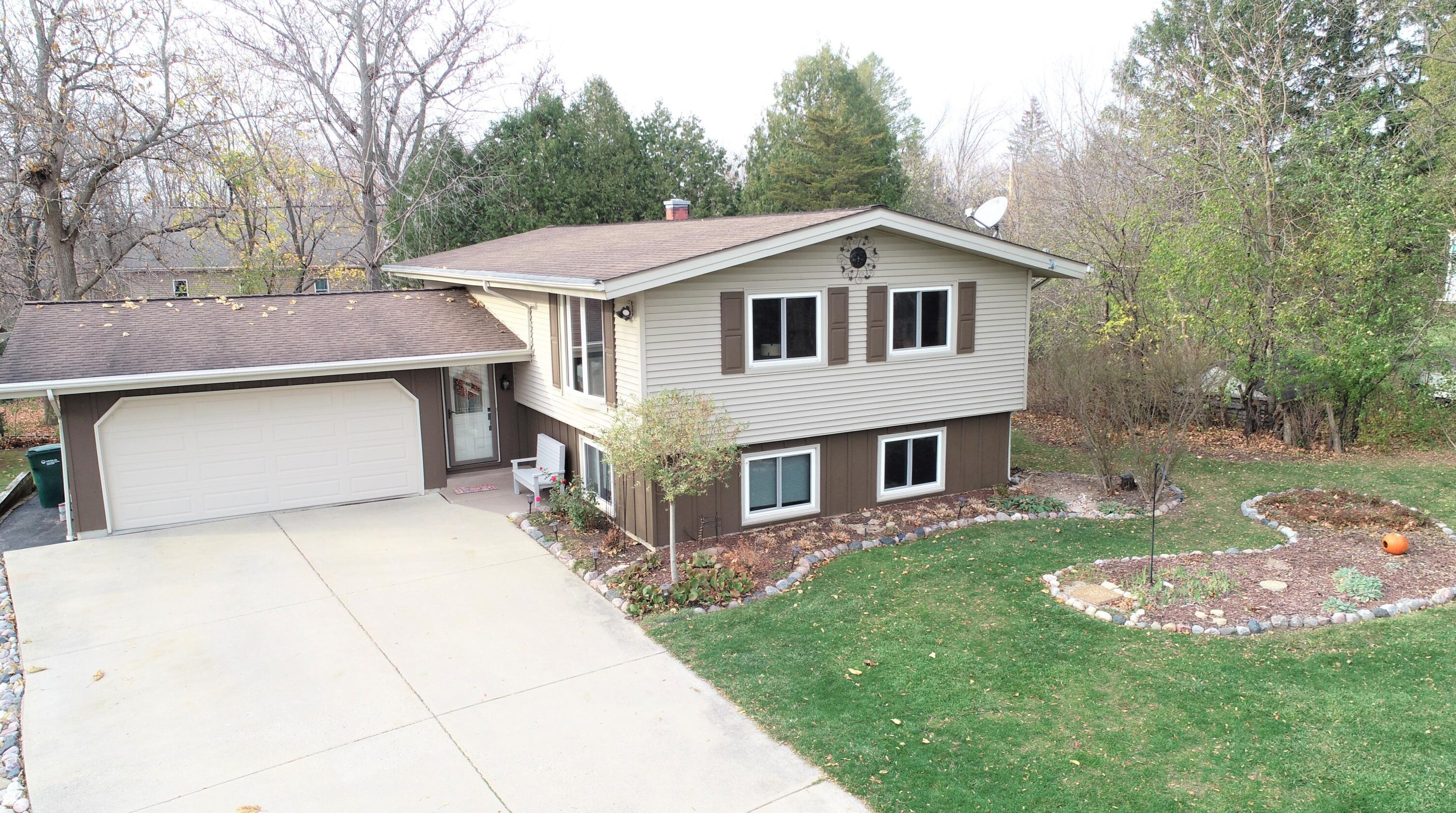 441 Pheasant Ln, Grafton, WI 53024-9707