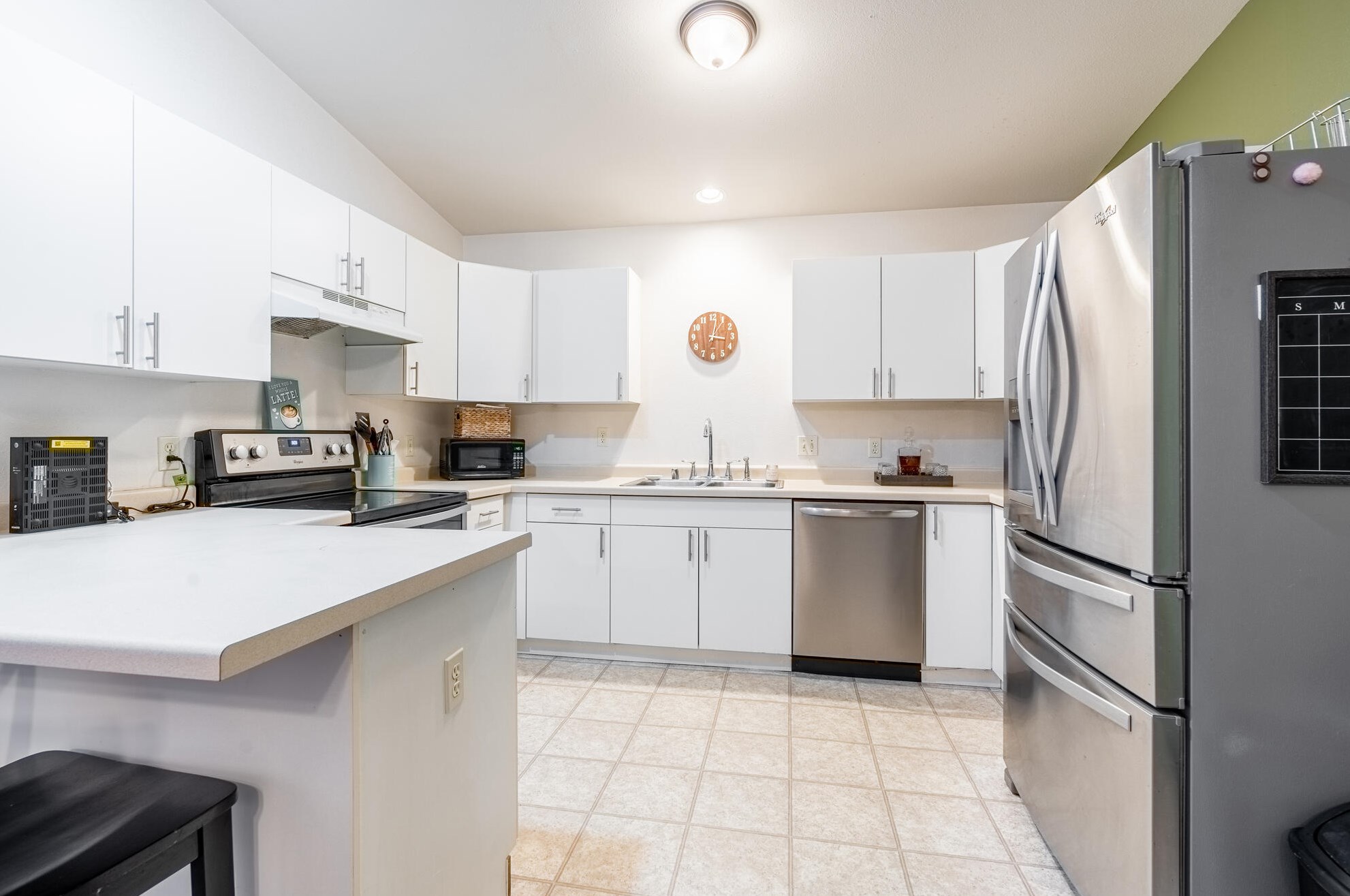 916 Page Ct, Sheboygan, WI 53081-3086