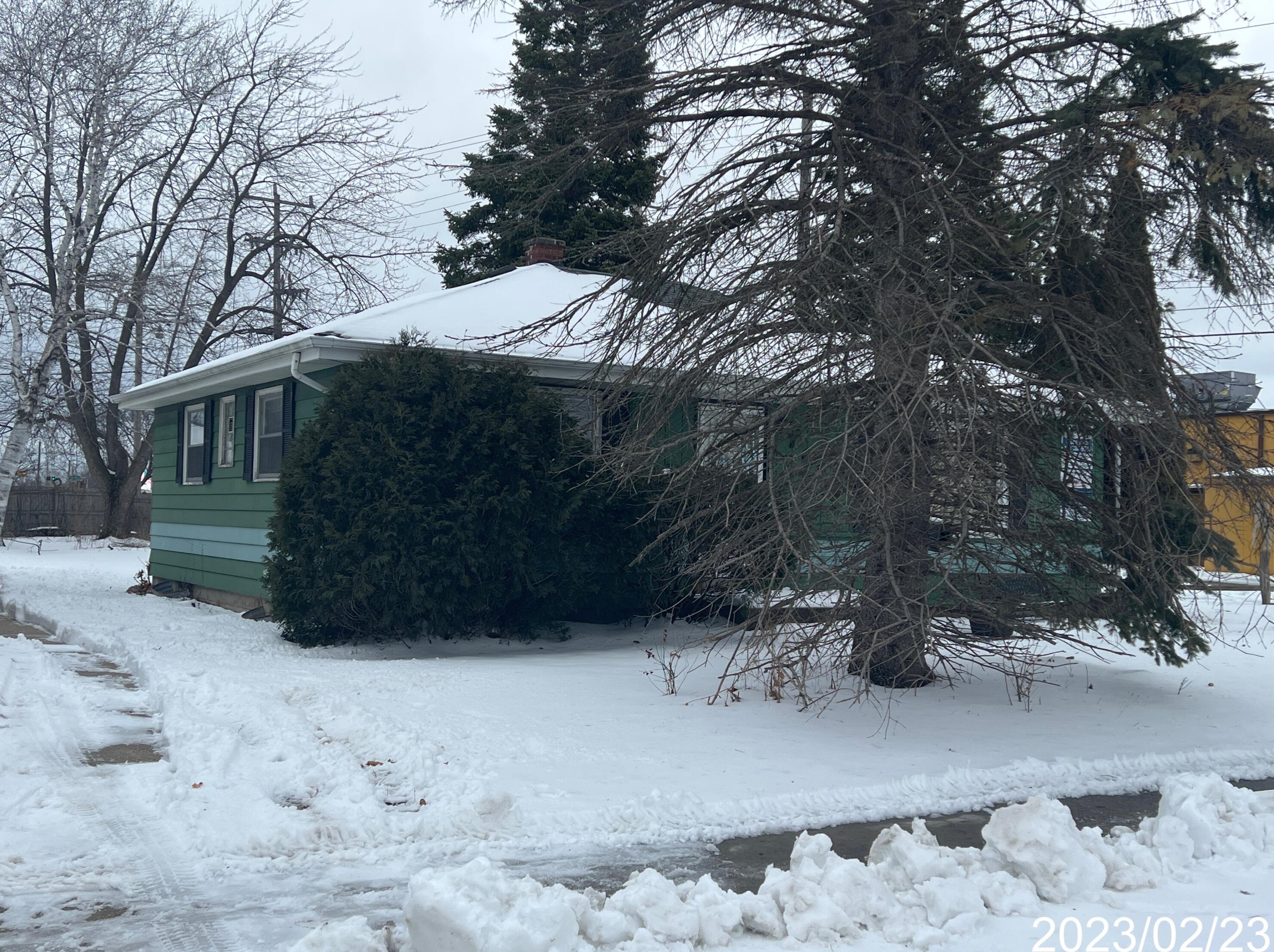 7624 Bobolink Ave, Milwaukee WI  53218-1703 exterior