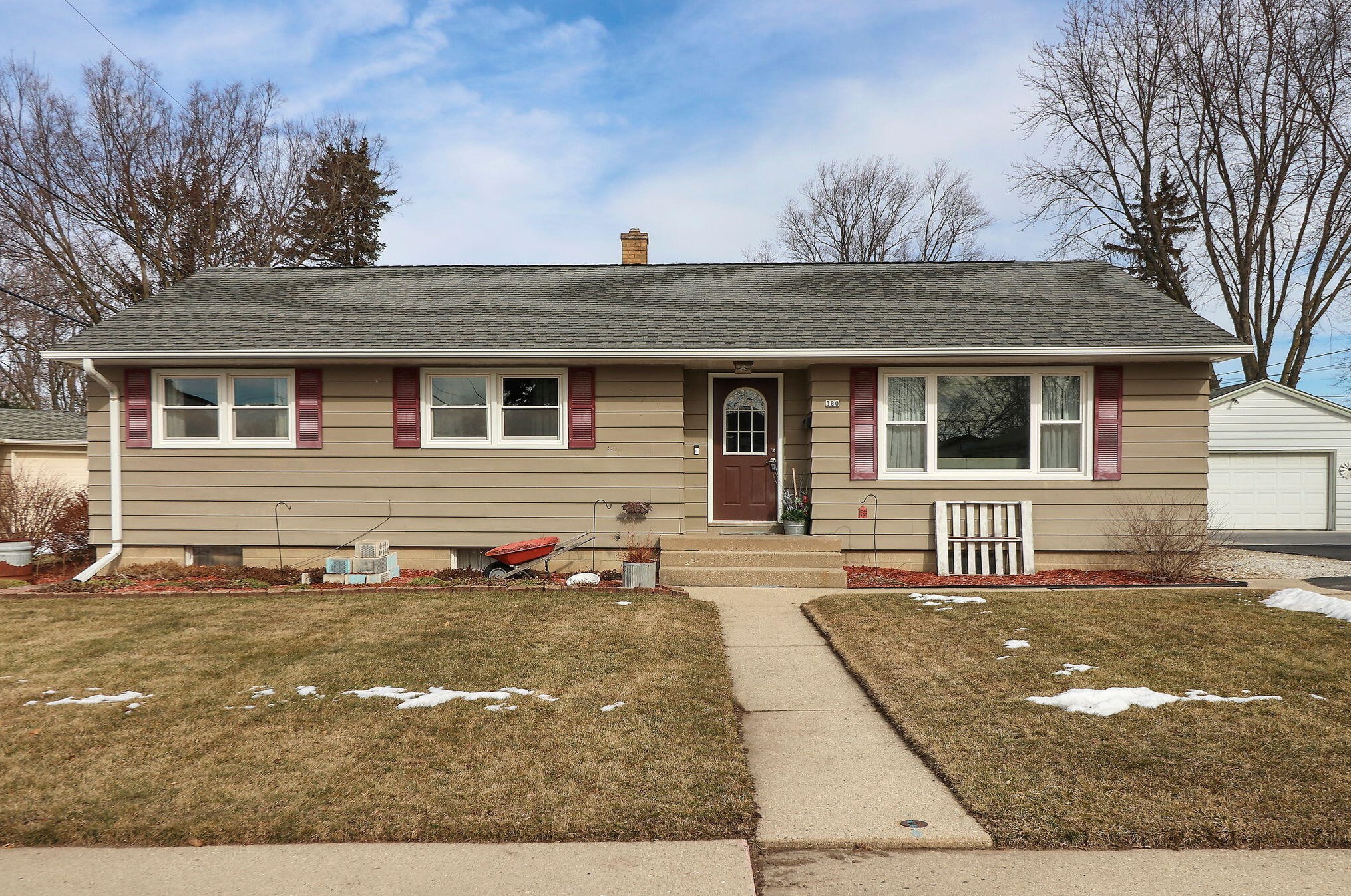380 Garfield St, Lyons, WI 53105-2040