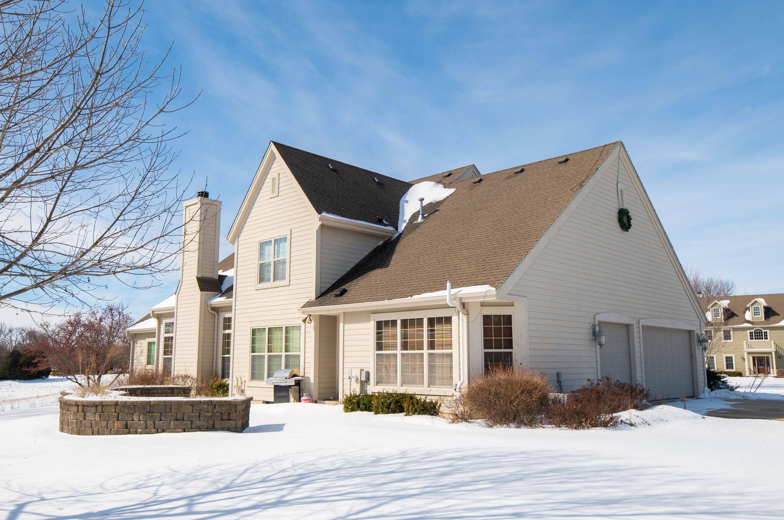 1091 Oak Cir, Pewaukee WI  53072-1926 exterior