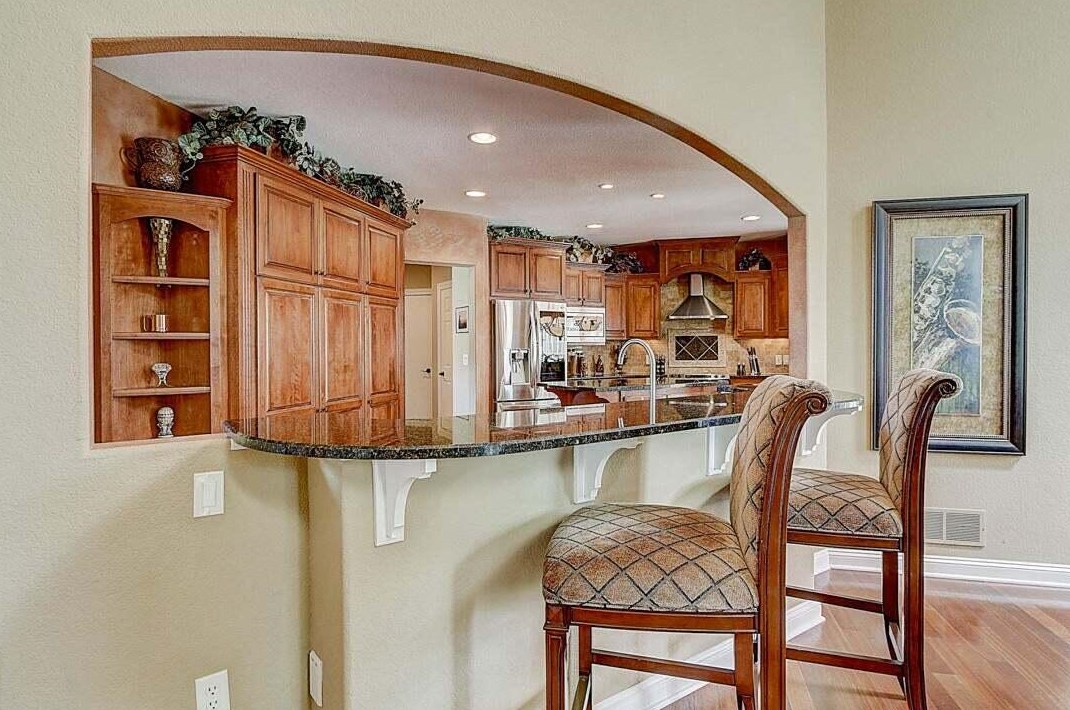 1091 Oak Cir, Pewaukee WI  53072-1926 exterior