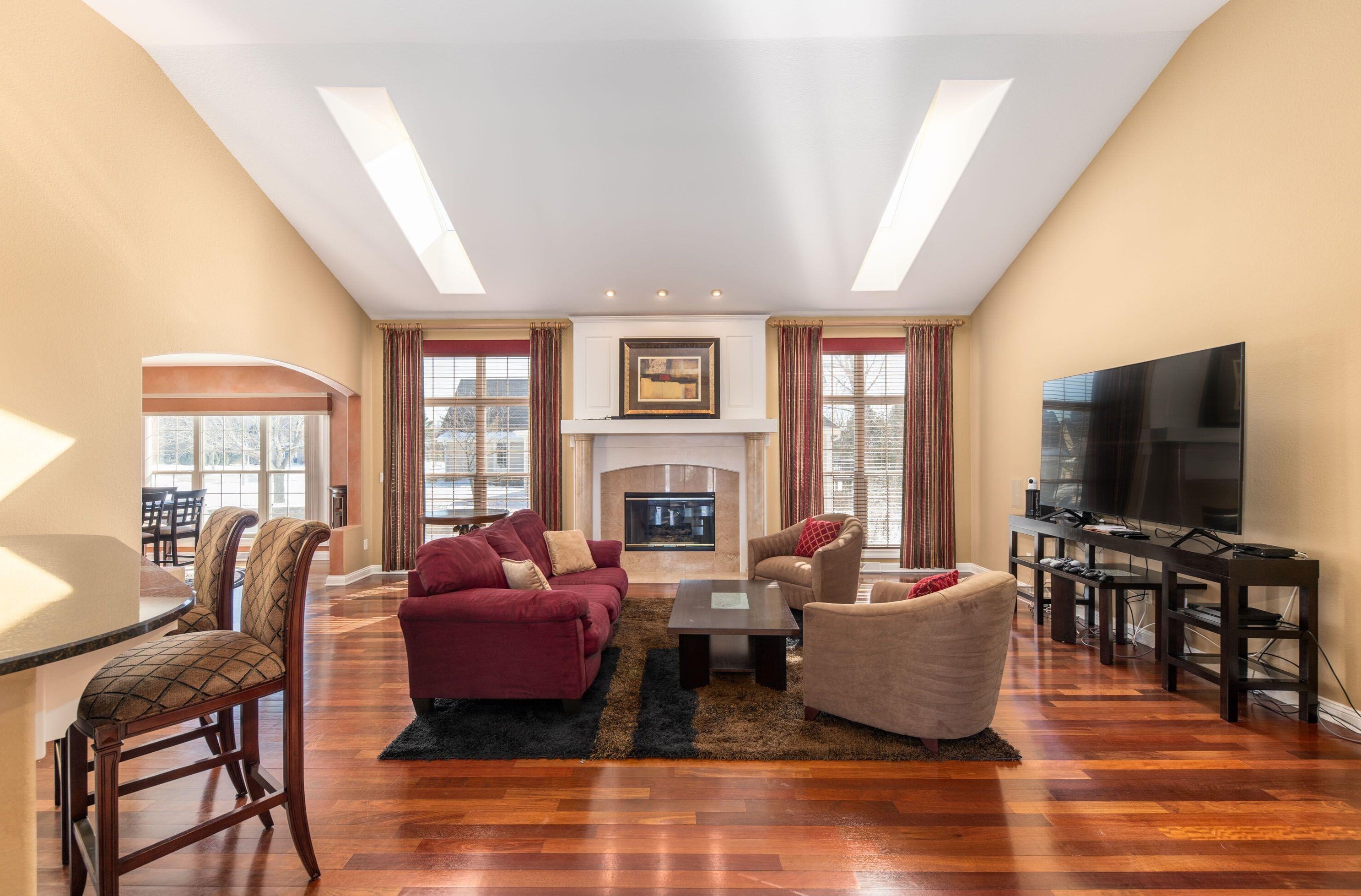 1091 Oak Cir, Pewaukee WI  53072-1926 exterior