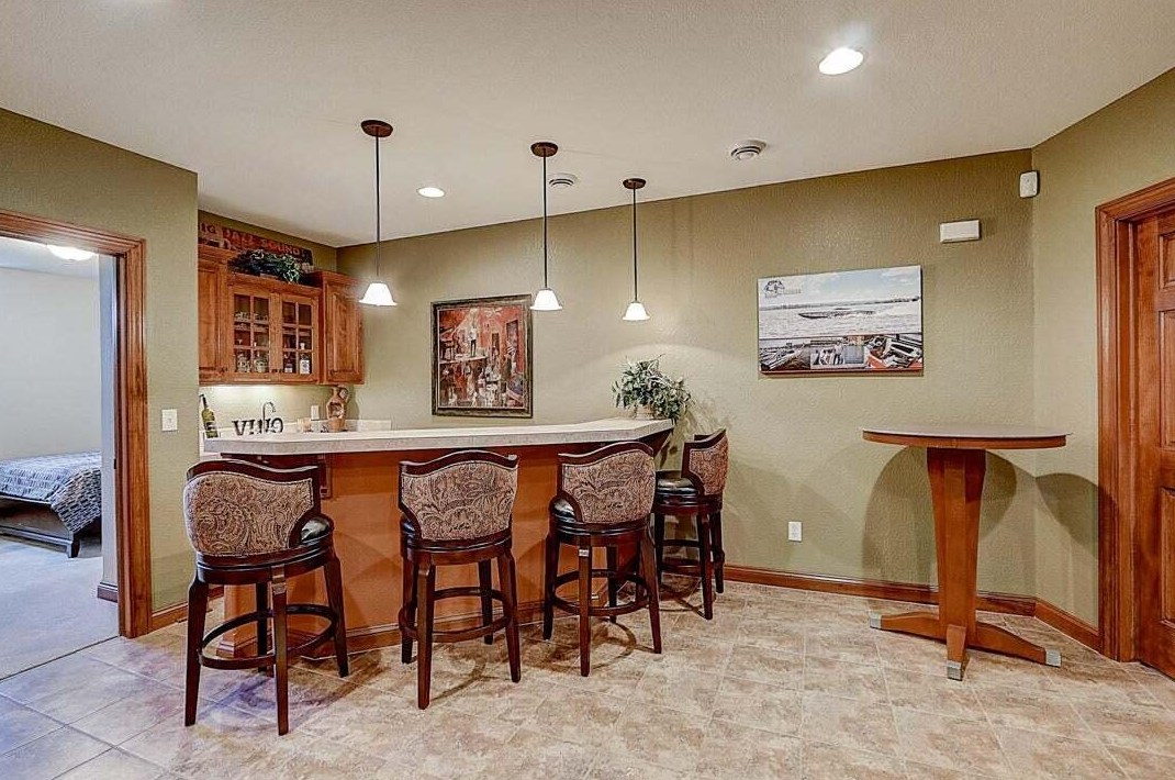 1091 Oak Cir, Pewaukee WI  53072-1926 exterior