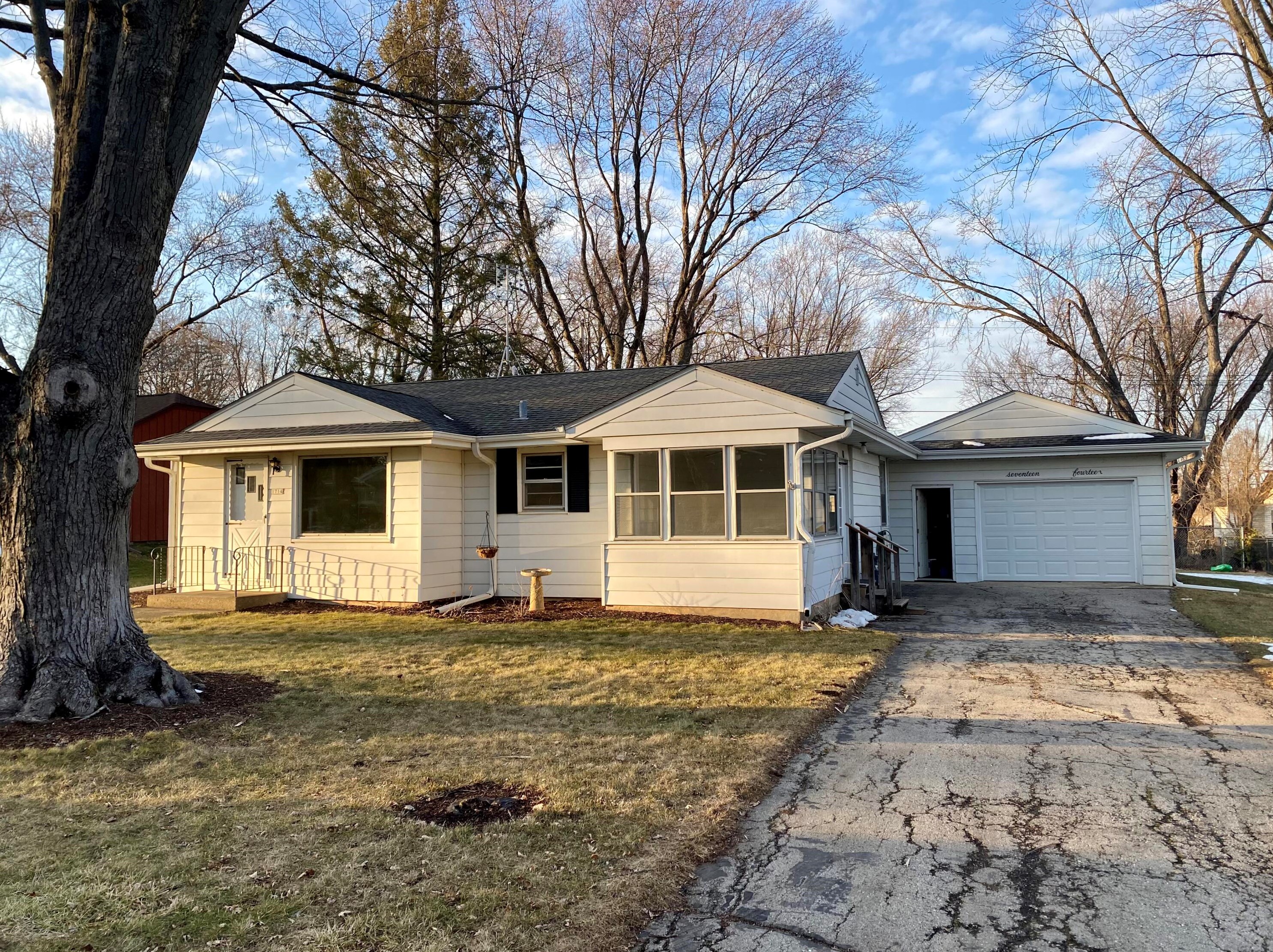 1714 Pheasant Ave, Twin Lakes, WI 53181