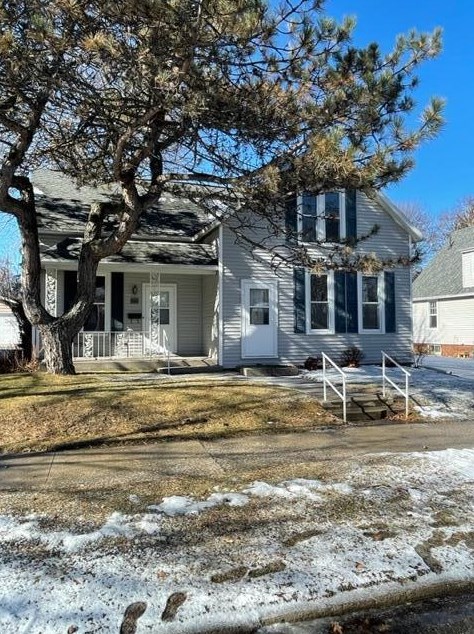 846 N 12th St, Manitowoc, WI 54220