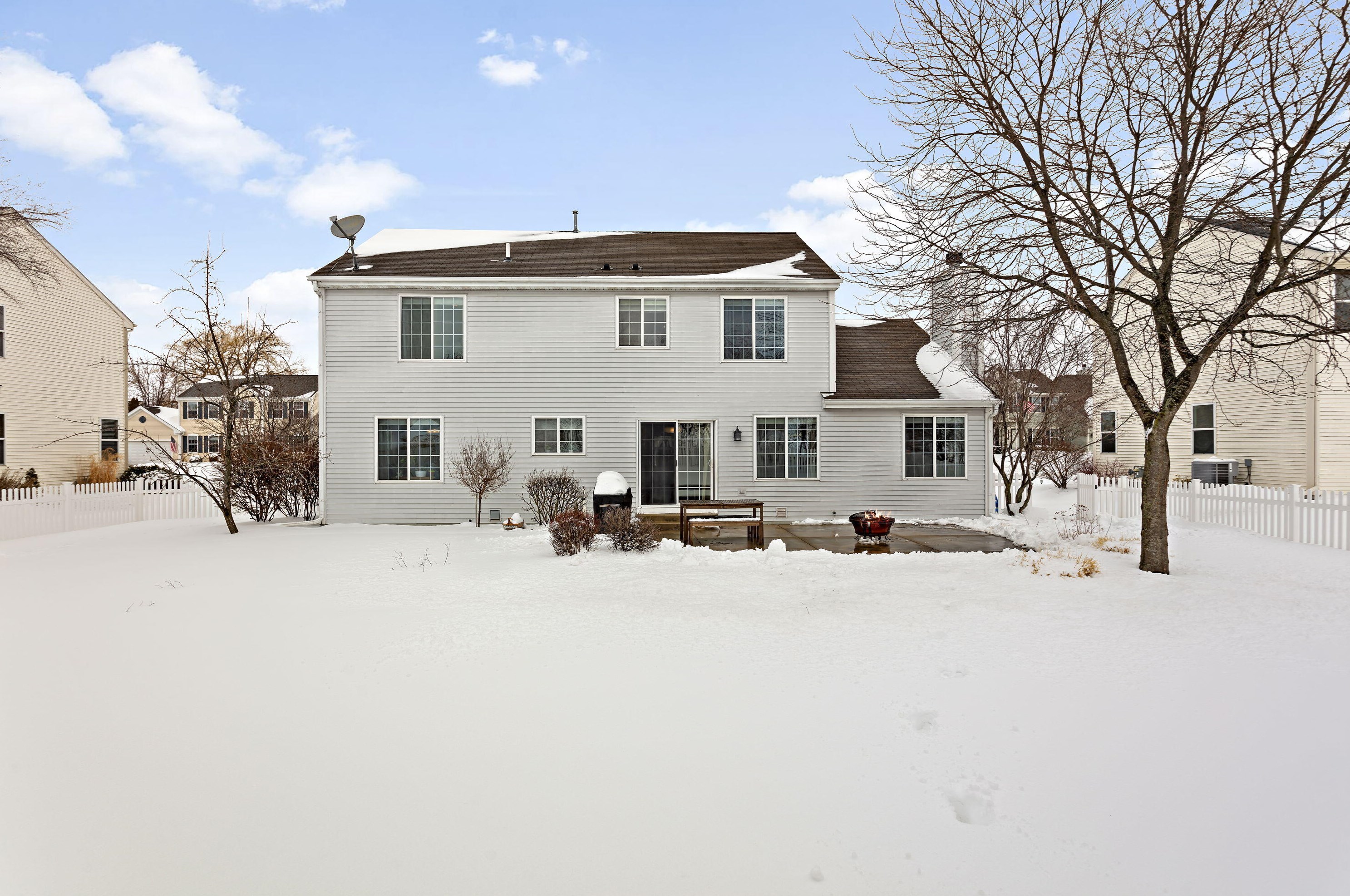 2257 Shoshoni St, Grafton WI  53024-9351 exterior