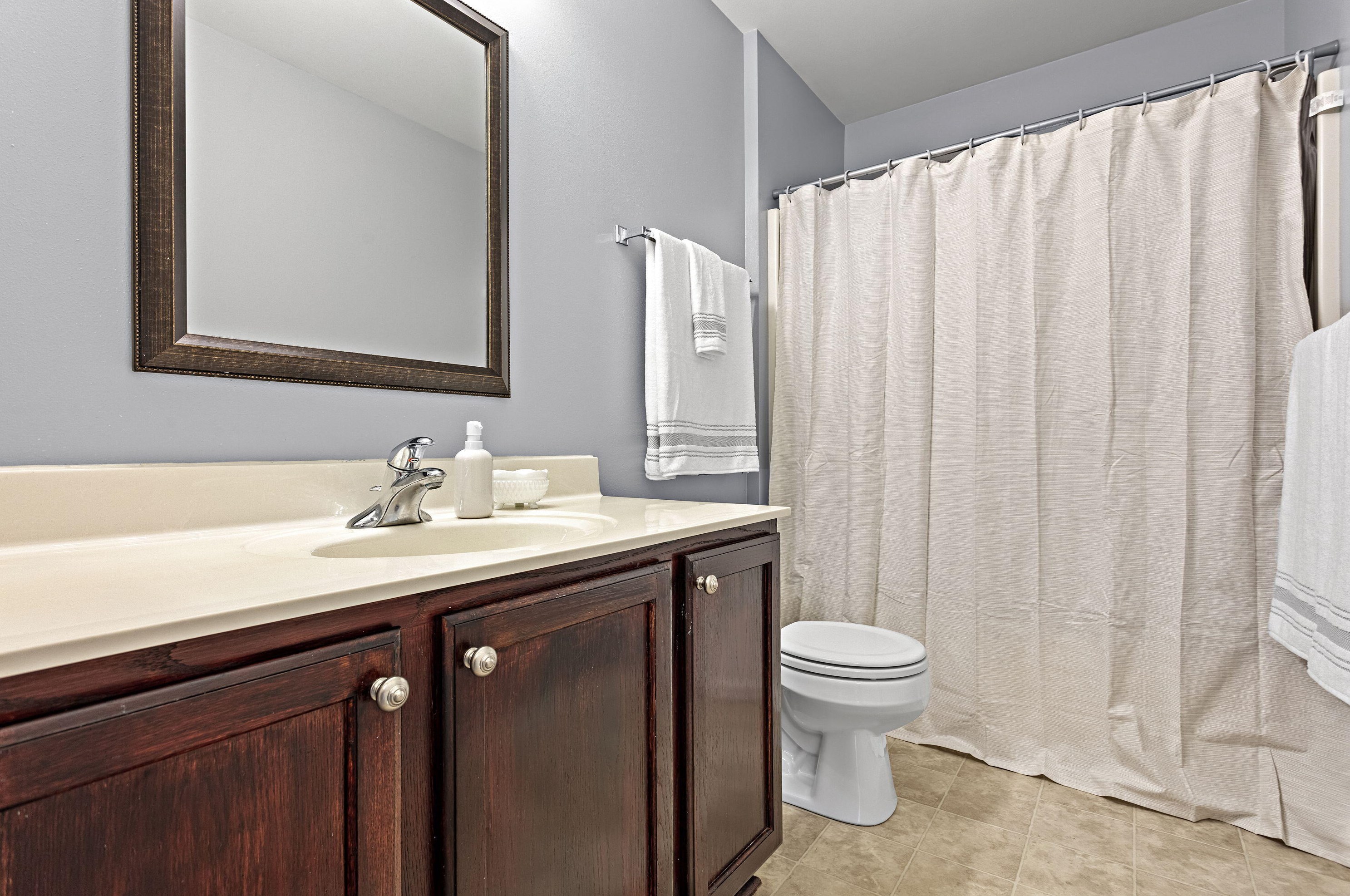 2257 Shoshoni St, Grafton WI  53024-9351 exterior
