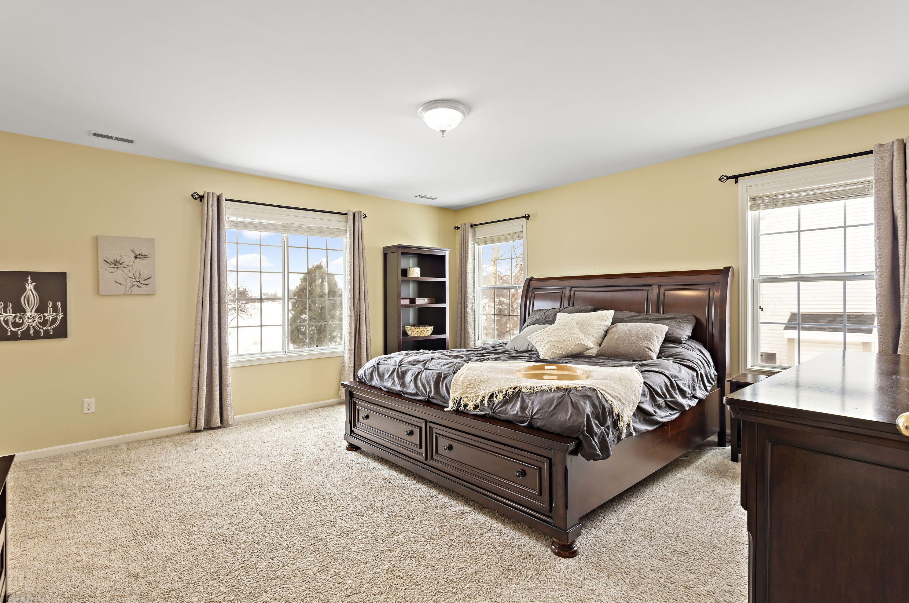 2257 Shoshoni St, Grafton WI  53024-9351 exterior