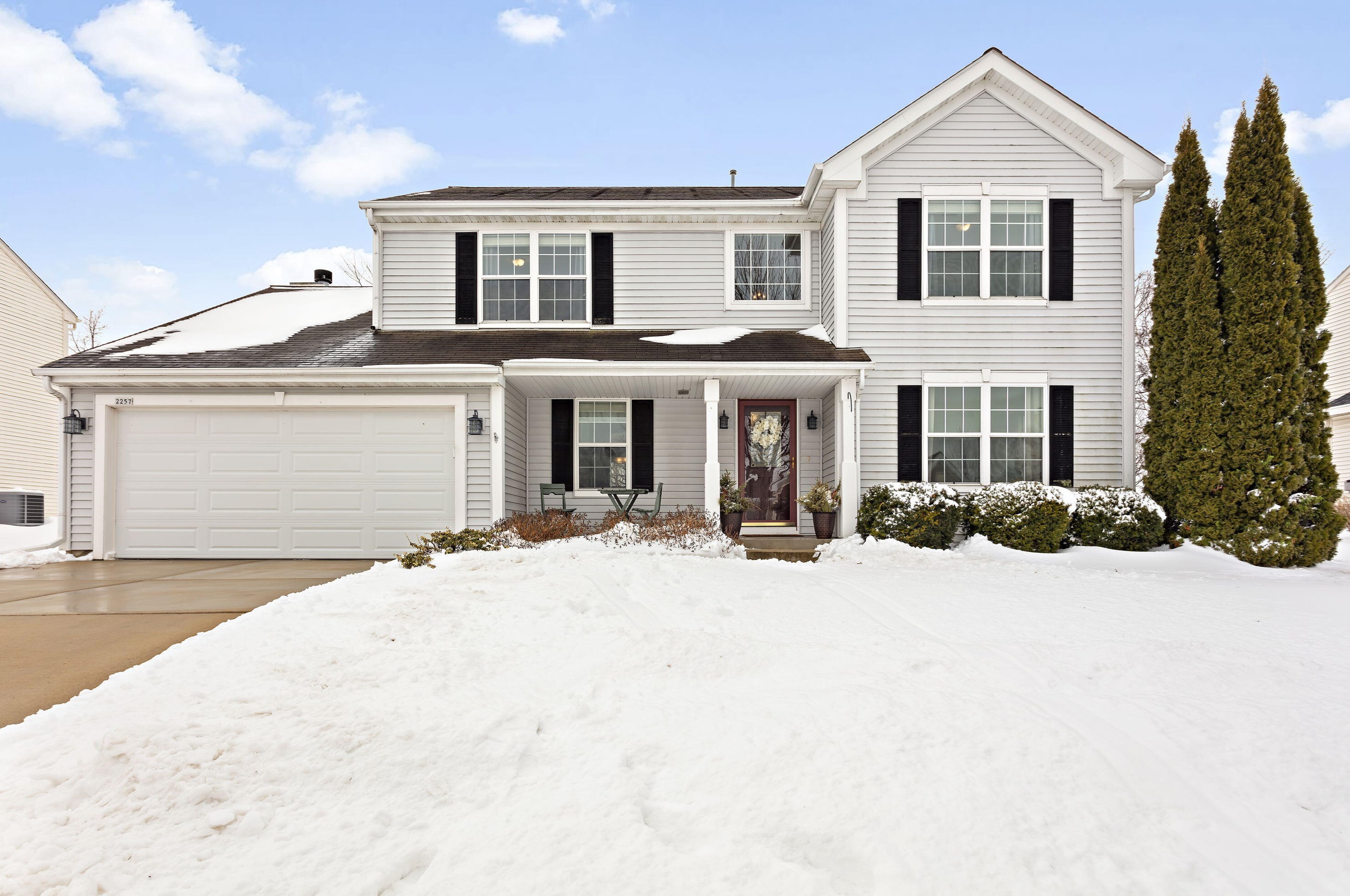 2257 Shoshoni St, Grafton WI  53024-9351 exterior